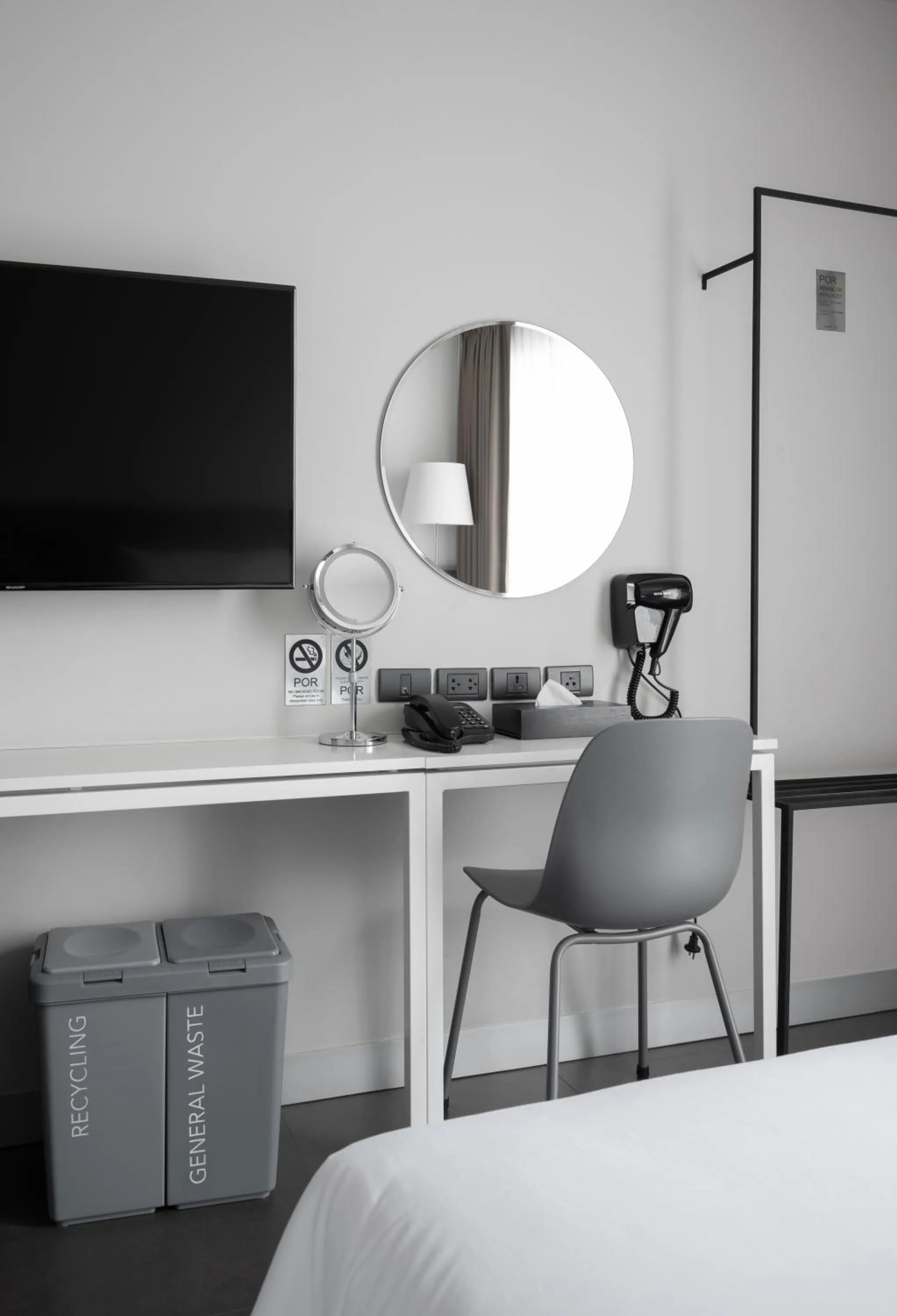 TV and multimedia in POR Thapae Gate