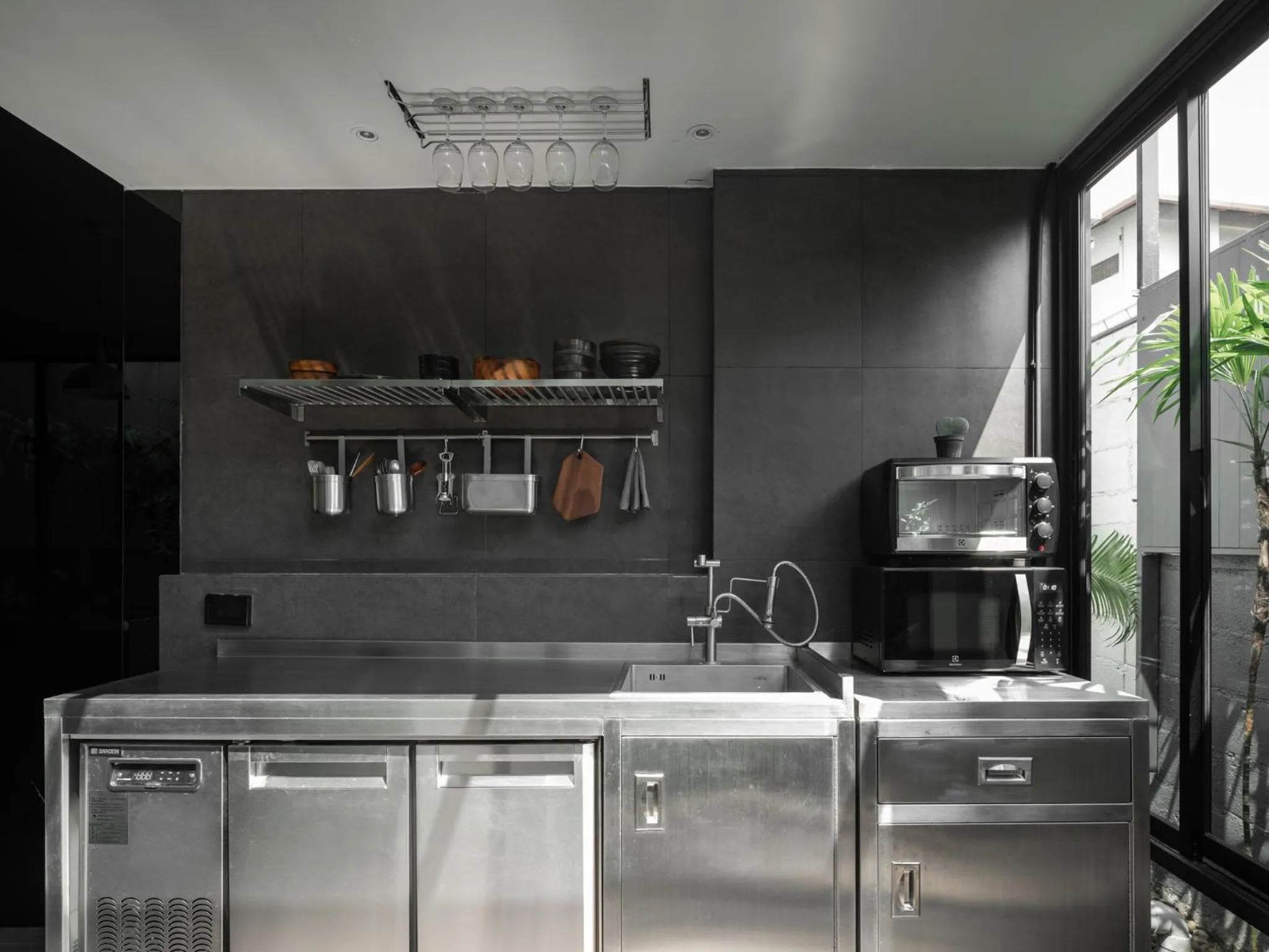 Property building in POR Thapae Gate