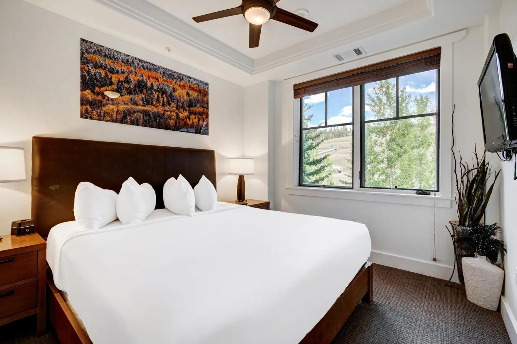 Bedroom, Bed in One Ski Hill, A RockResort