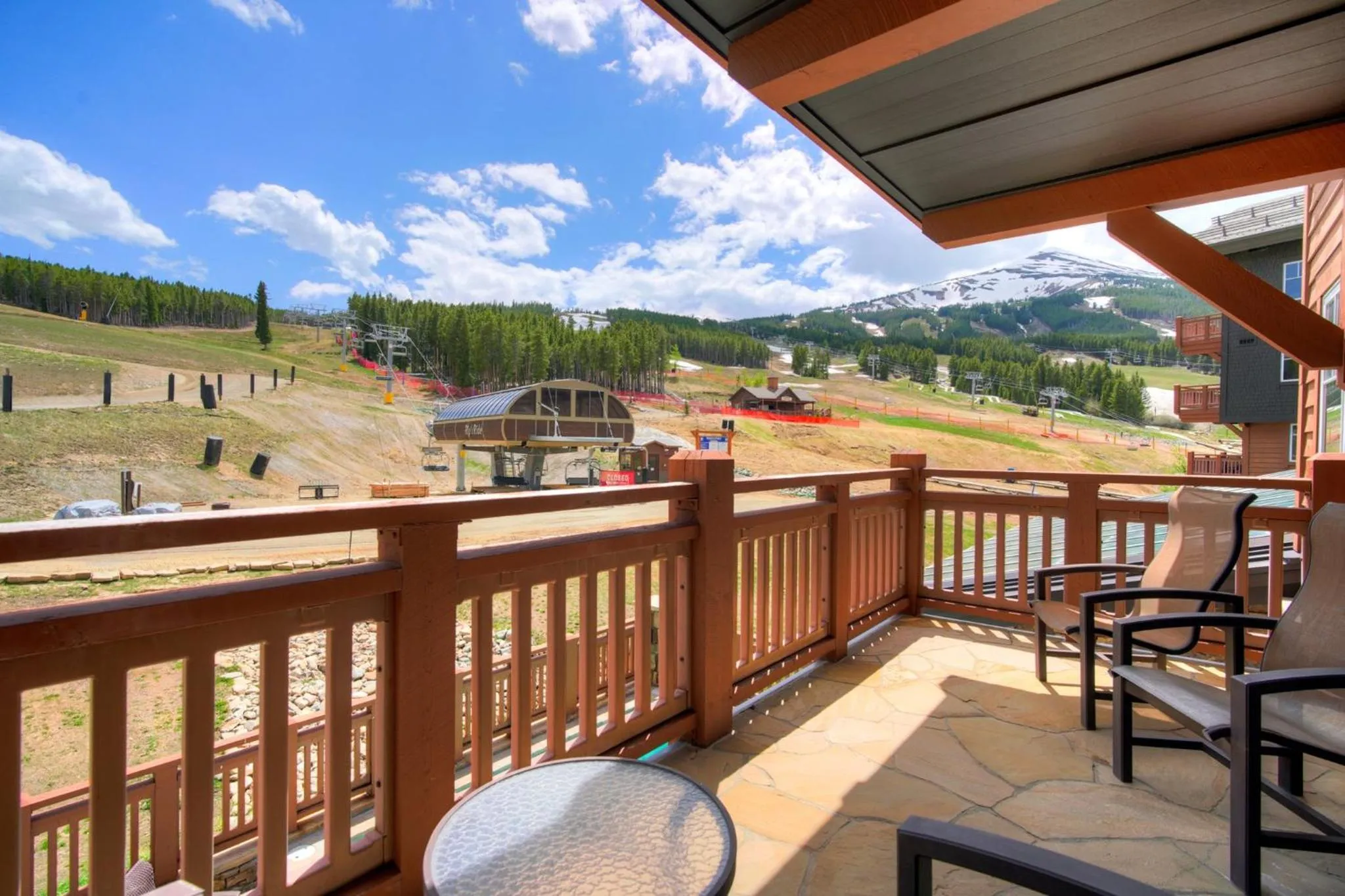 Photo of the whole room in One Ski Hill, A RockResort