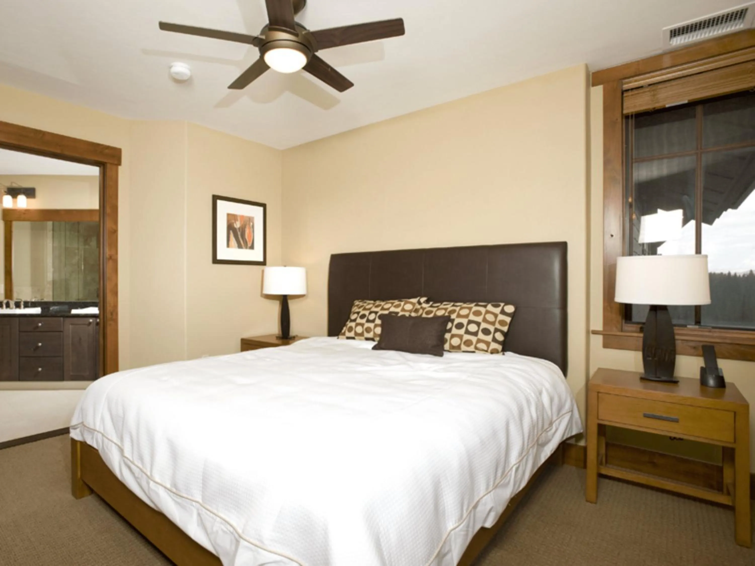 Bedroom, Bed in One Ski Hill, A RockResort