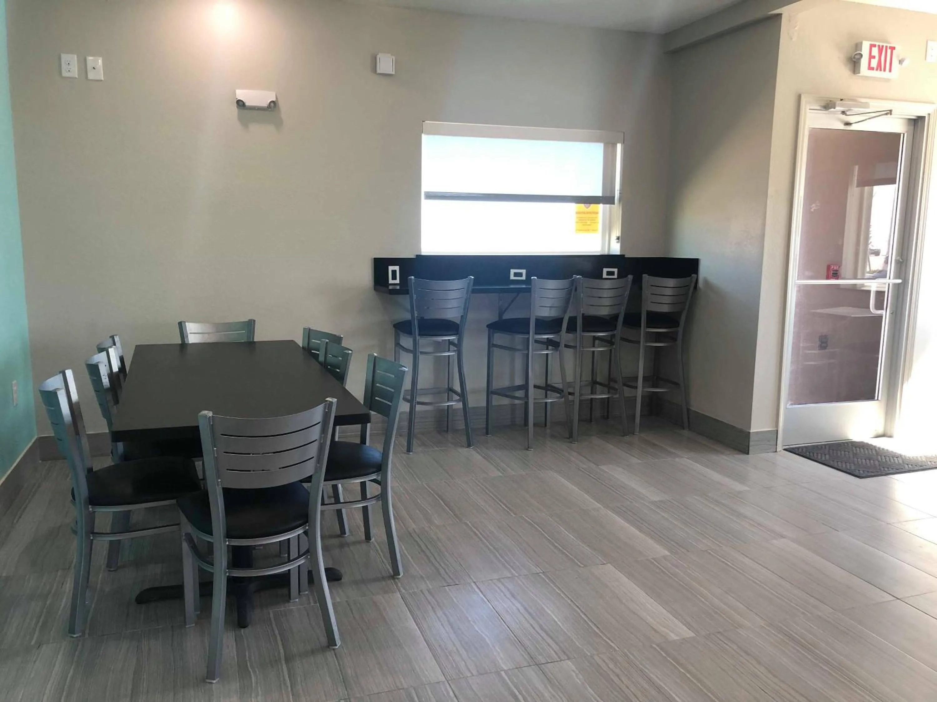 Dining area in Mariner Inn