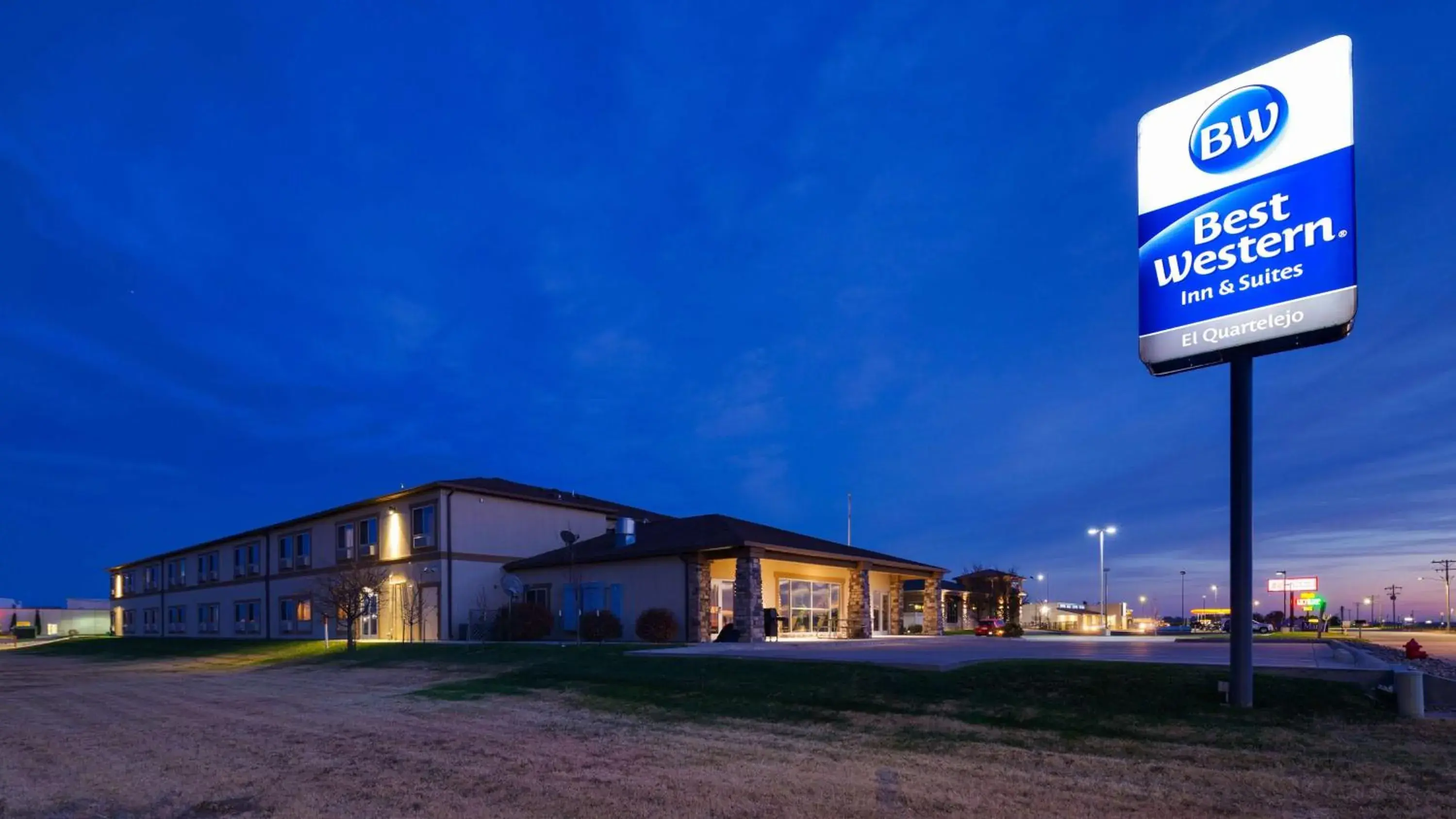 Property building in Best Western El-Quartelejo Inn & Suites Property building in Best Western El-Quartelejo Inn & Suites