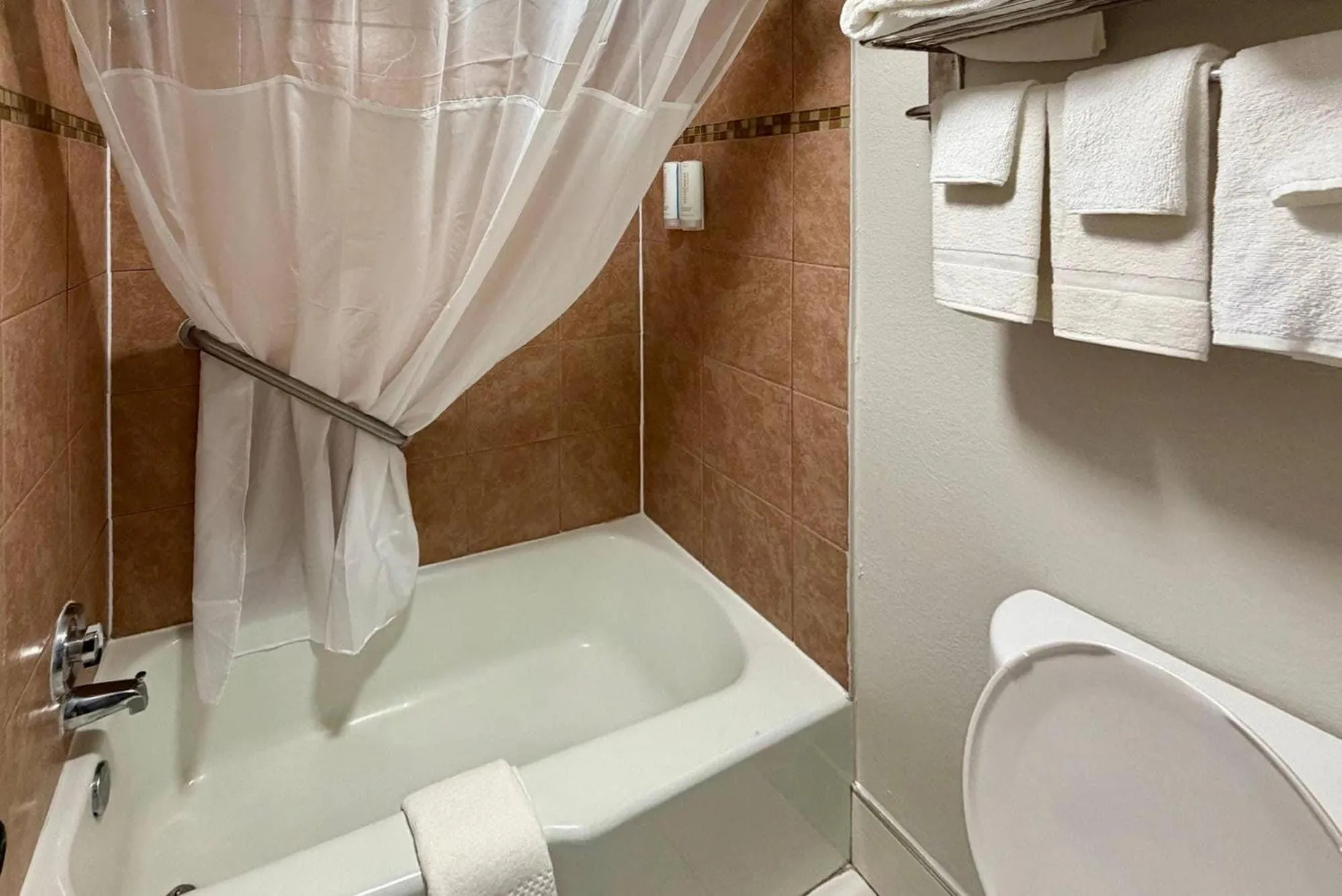 Bedroom in Park Inn by Radisson, Weldon - Roanoke Rapids