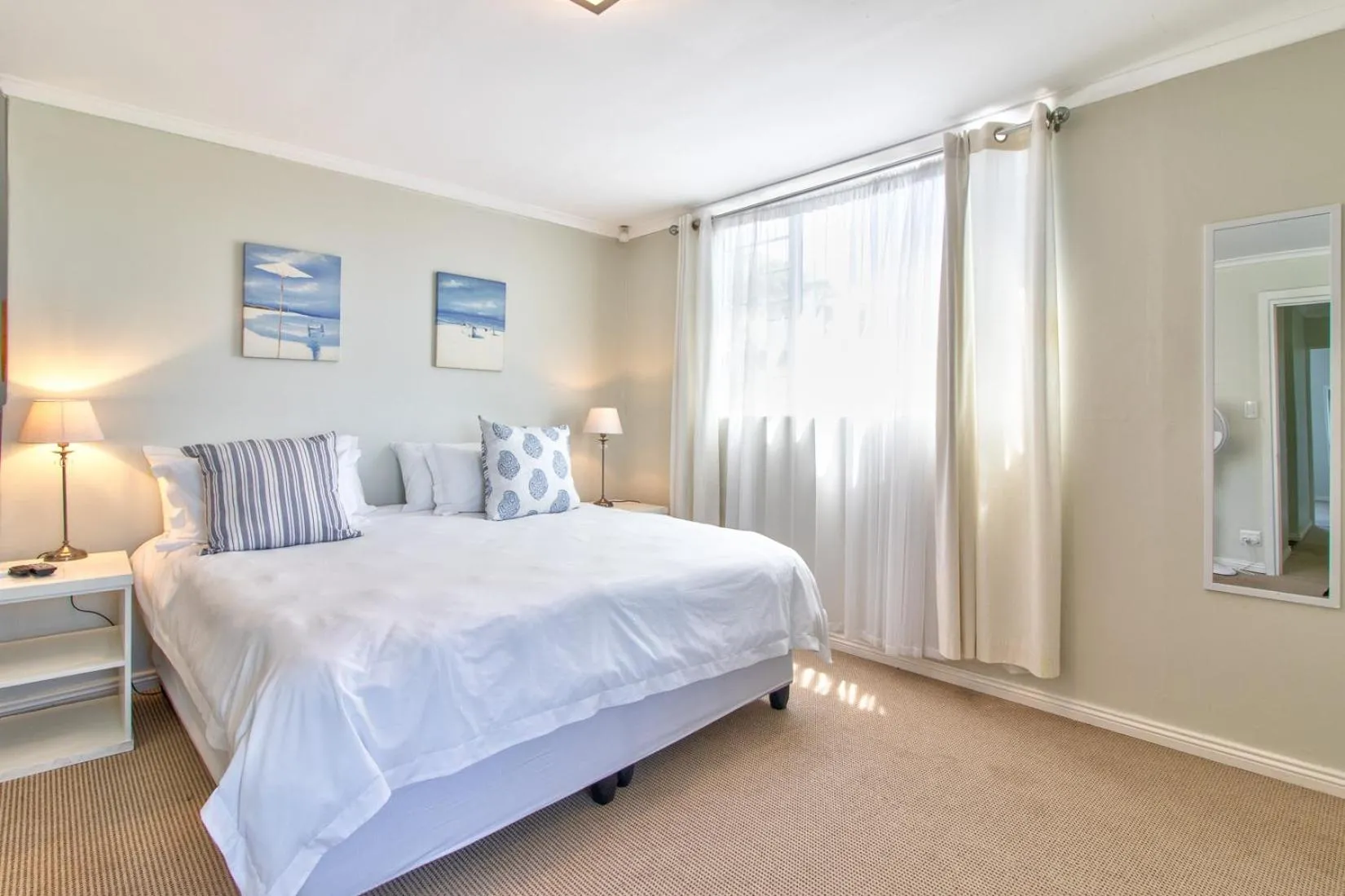 Photo of the whole room, Bed in Alfred View