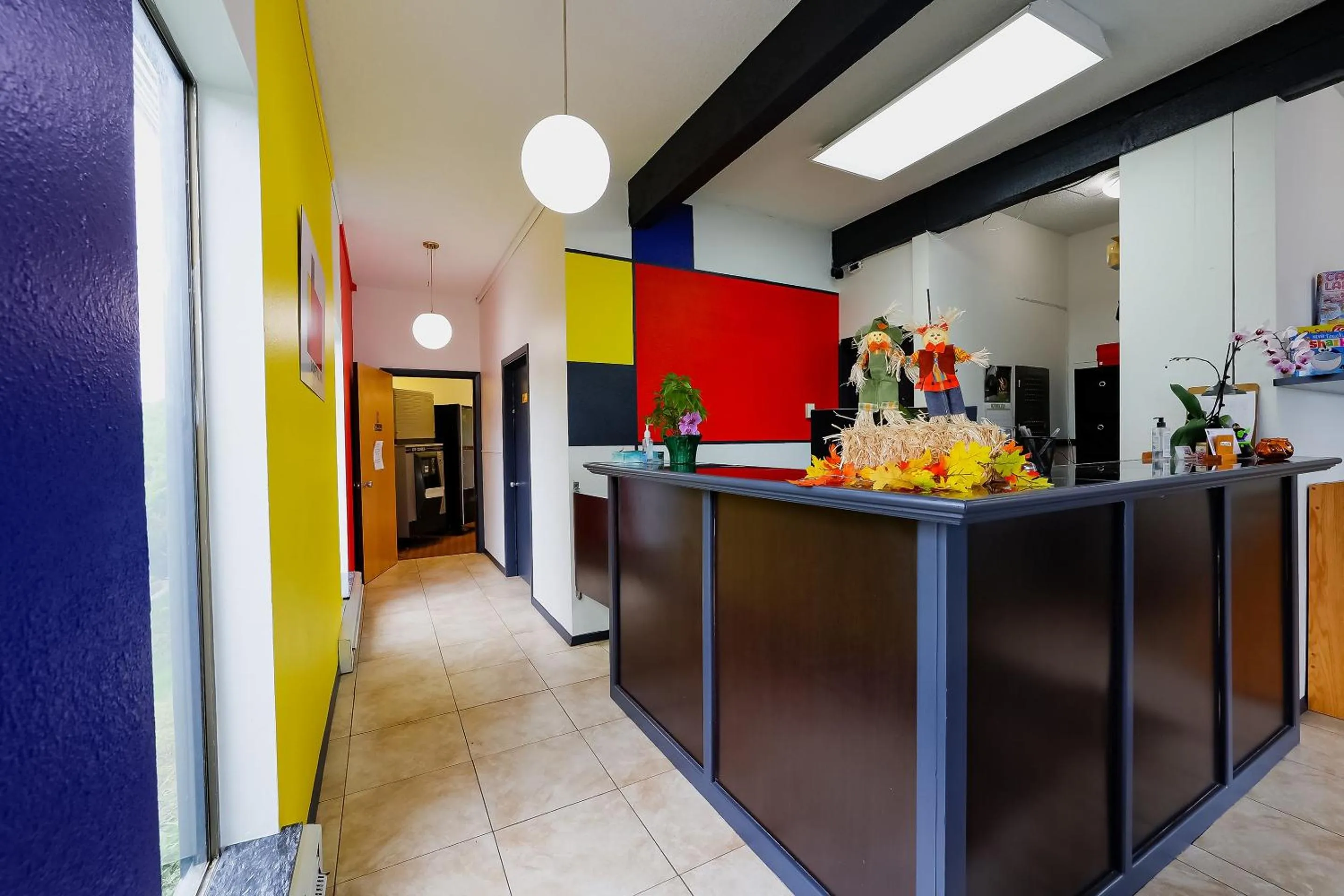 Lobby or reception in Coastal Inn by OYO Lincoln City - Oregon Coast Hwy