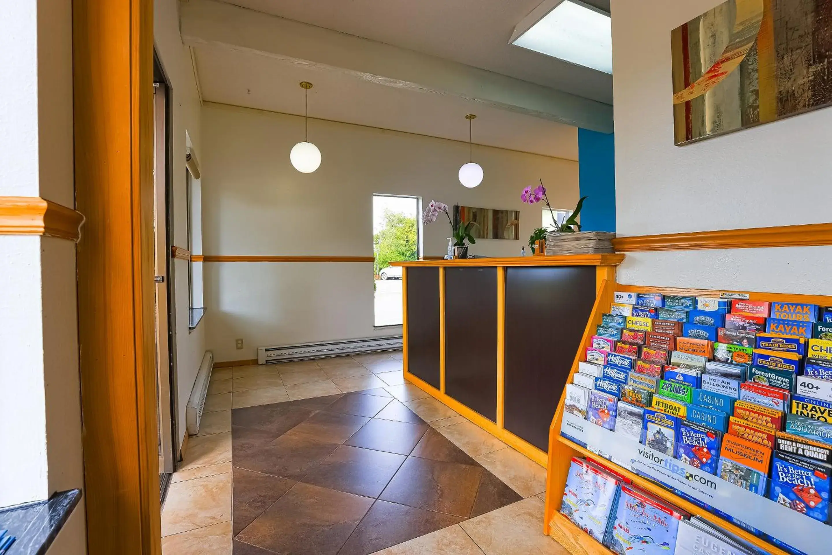 Lobby or reception in Coastal Inn by OYO Lincoln City - Oregon Coast Hwy Lobby or reception in Coastal Inn by OYO Lincoln City - Oregon Coast Hwy