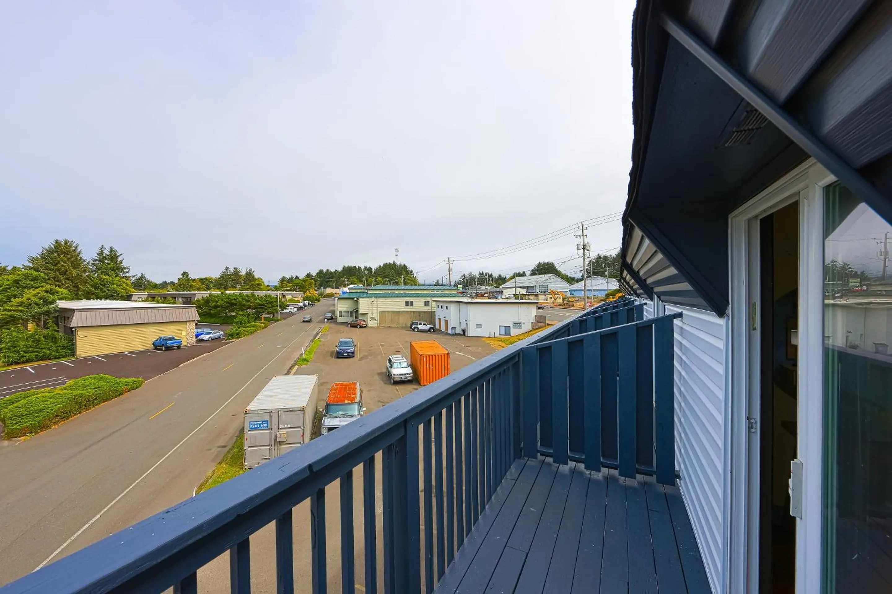 Bedroom in Coastal Inn by OYO Lincoln City - Oregon Coast Hwy