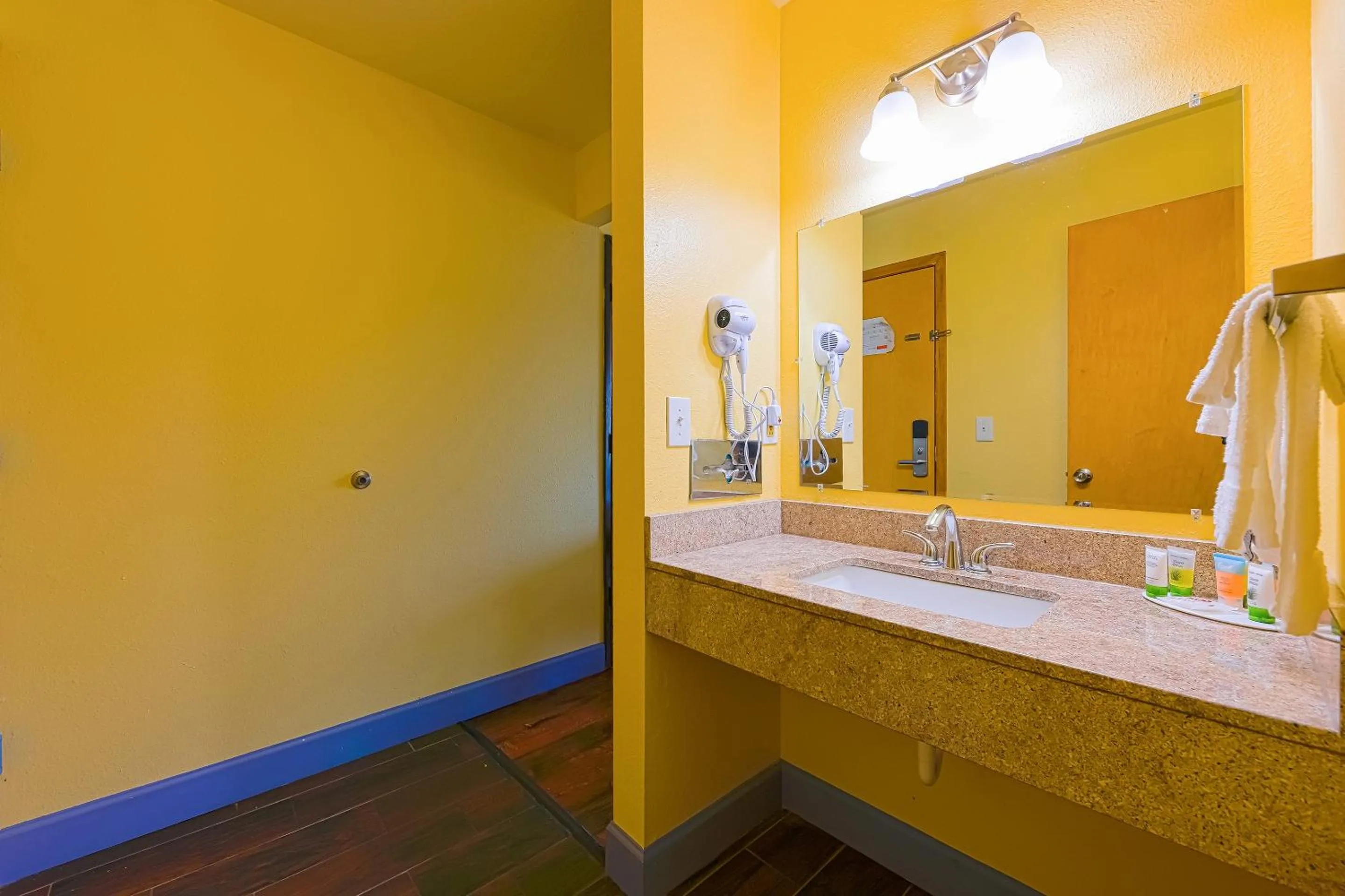 Bathroom, Bed in Coastal Inn by OYO Lincoln City - Oregon Coast Hwy