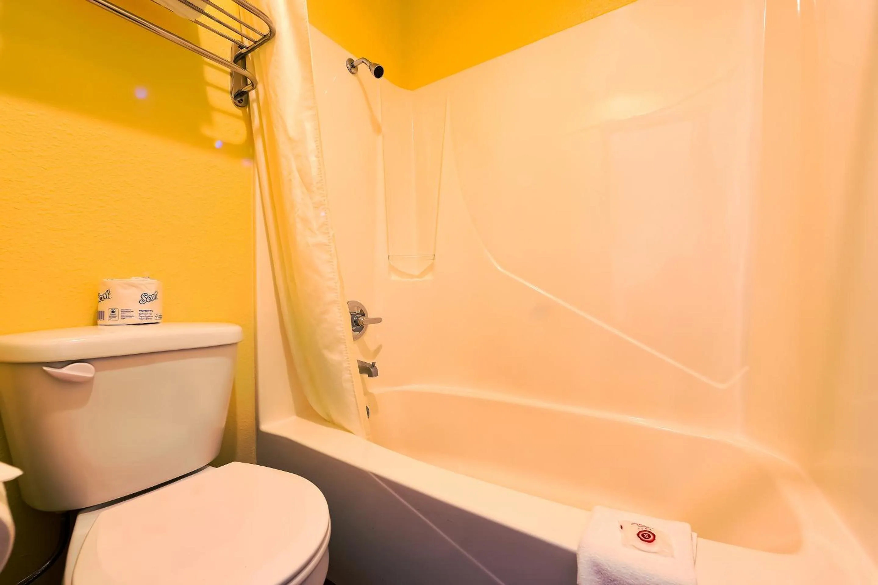 Bathroom in Coastal Inn by OYO Lincoln City - Oregon Coast Hwy