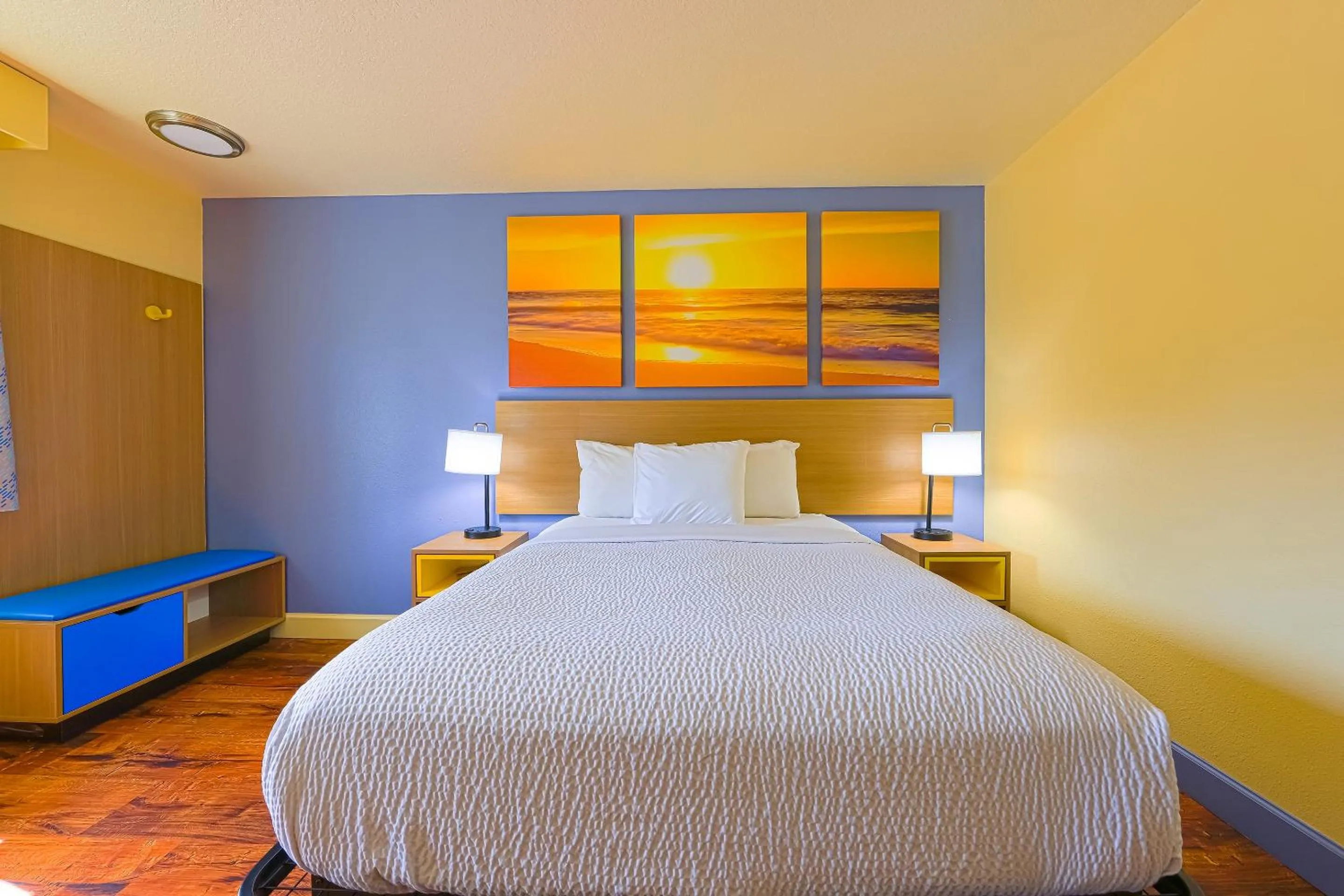 Bedroom, Bed in Coastal Inn by OYO Lincoln City - Oregon Coast Hwy