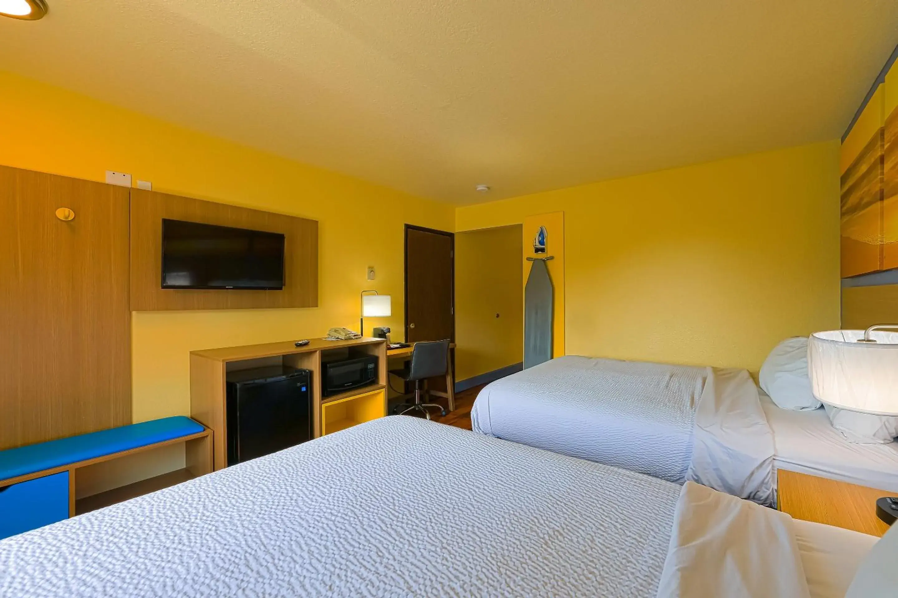 Bedroom, Bed in Coastal Inn by OYO Lincoln City - Oregon Coast Hwy Bedroom, Bed in Coastal Inn by OYO Lincoln City - Oregon Coast Hwy