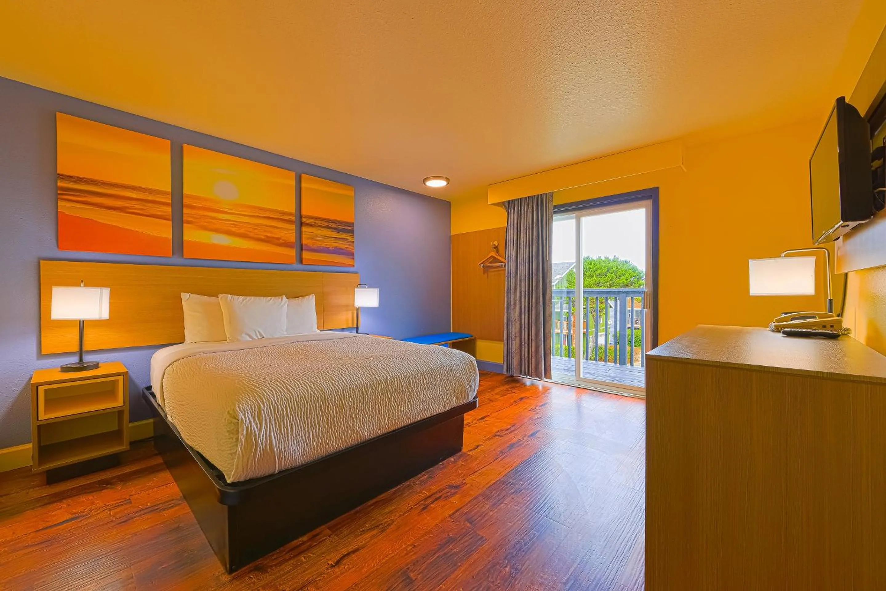 Bedroom, Bed in Coastal Inn by OYO Lincoln City - Oregon Coast Hwy