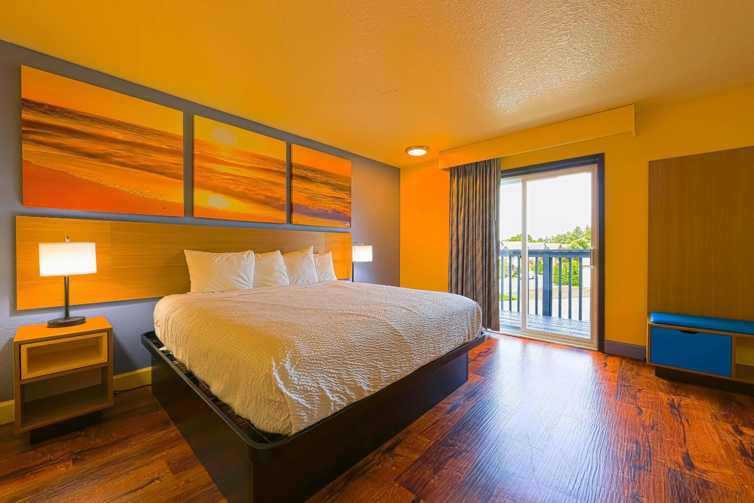 Bedroom, Bed in Coastal Inn by OYO Lincoln City - Oregon Coast Hwy