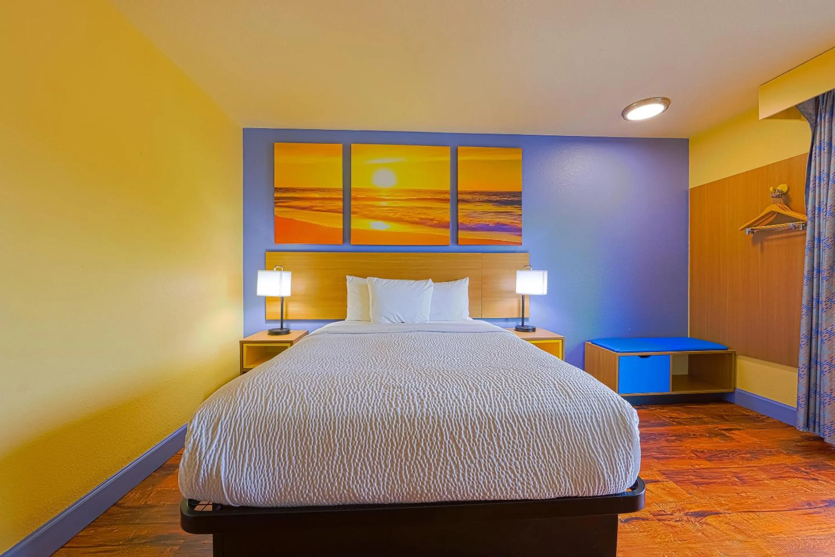 Bedroom, Bed in Coastal Inn by OYO Lincoln City - Oregon Coast Hwy