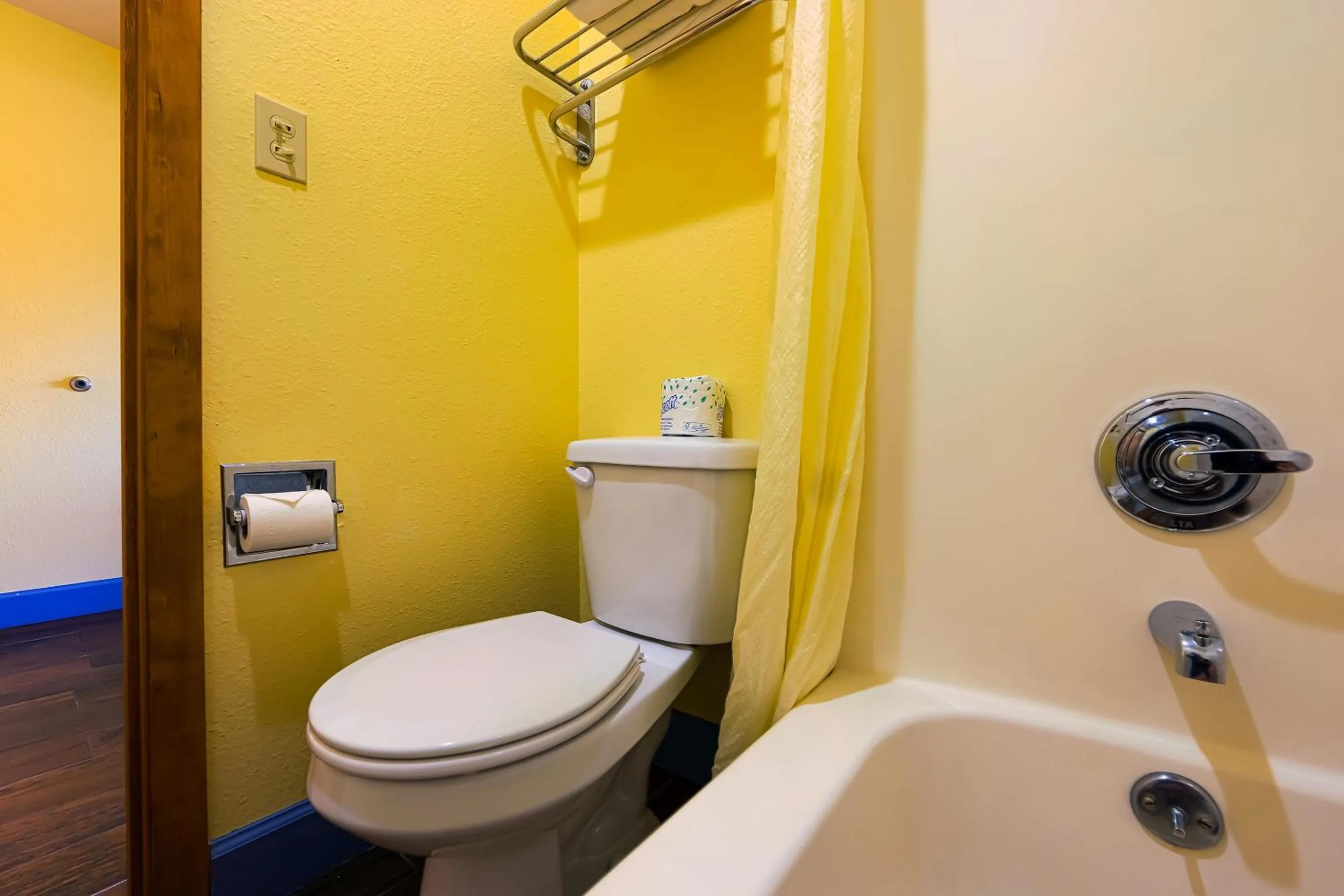 Bathroom in Coastal Inn by OYO Lincoln City - Oregon Coast Hwy