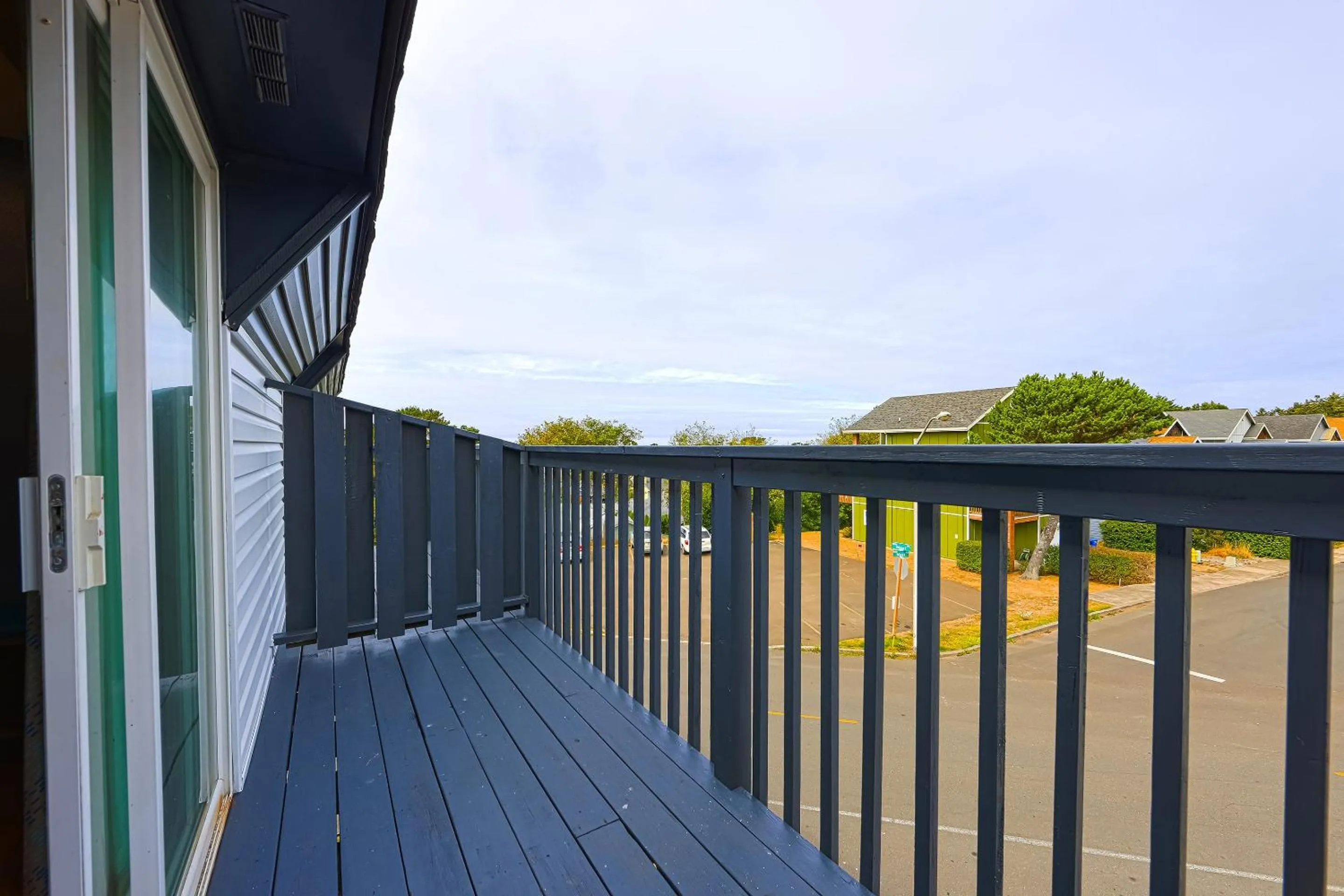 Bedroom in Coastal Inn by OYO Lincoln City - Oregon Coast Hwy