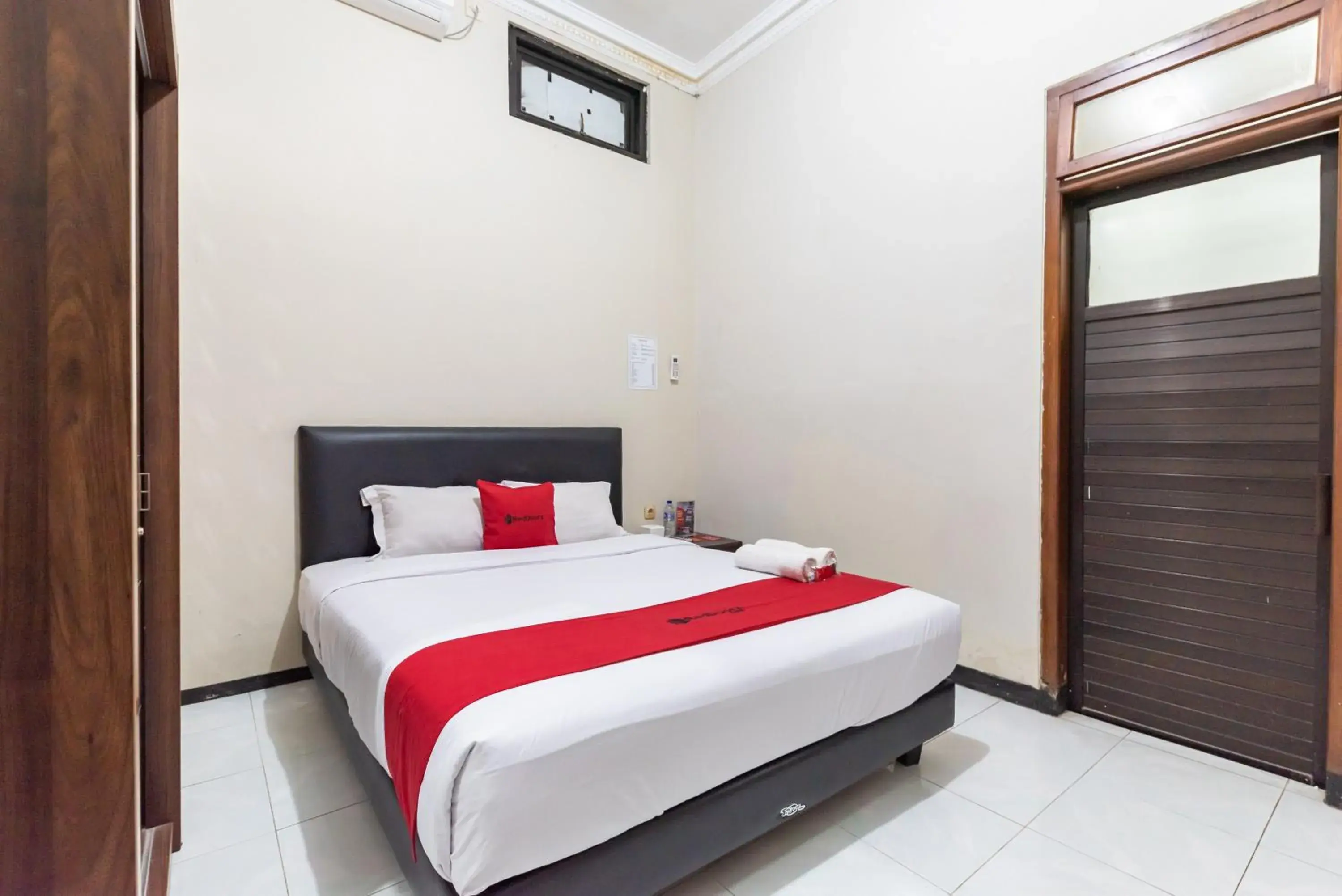 Bedroom, Bed in RedDoorz @ Soekarno Hatta Indah Bedroom, Bed in RedDoorz @ Soekarno Hatta Indah