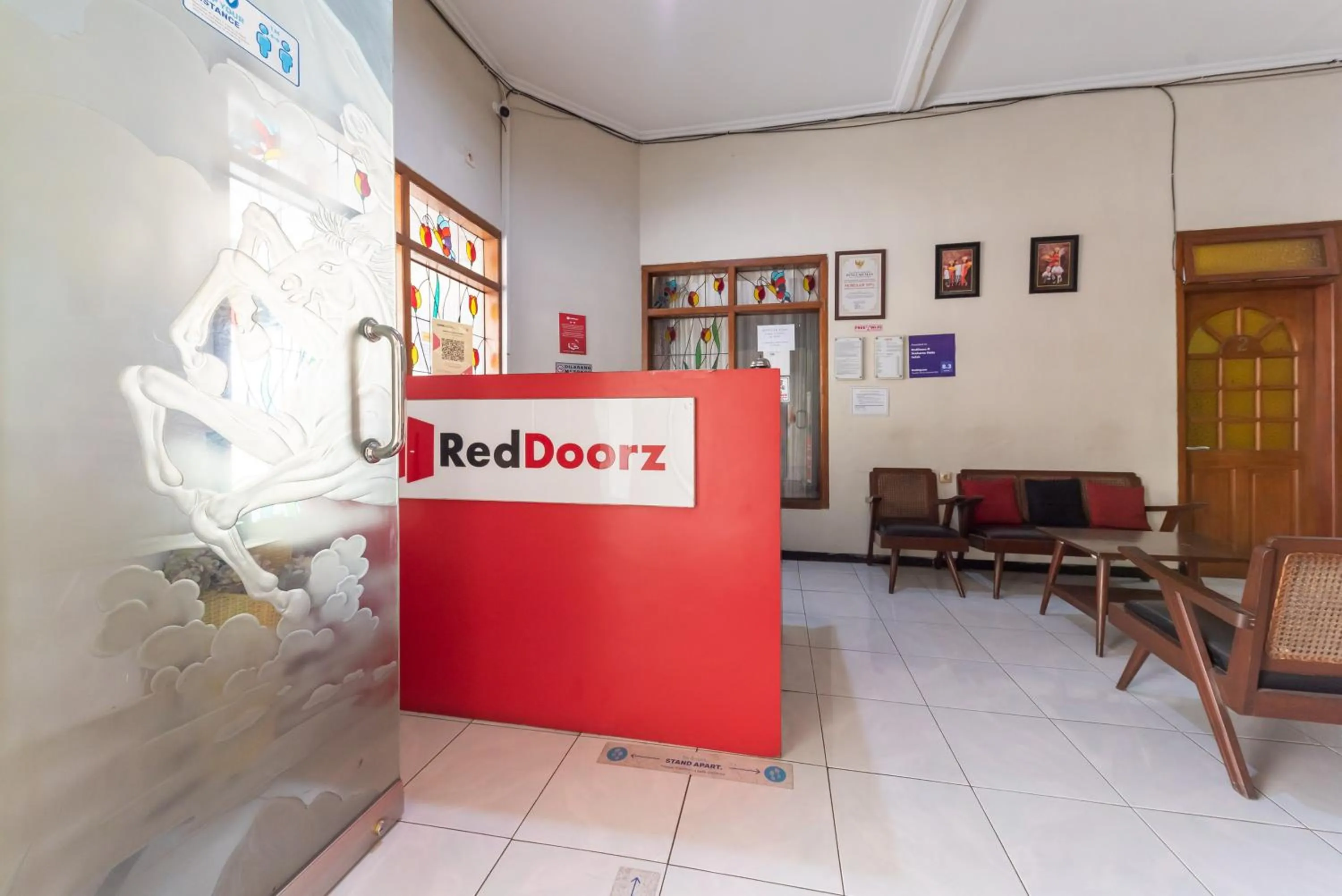Lobby or reception in RedDoorz @ Soekarno Hatta Indah