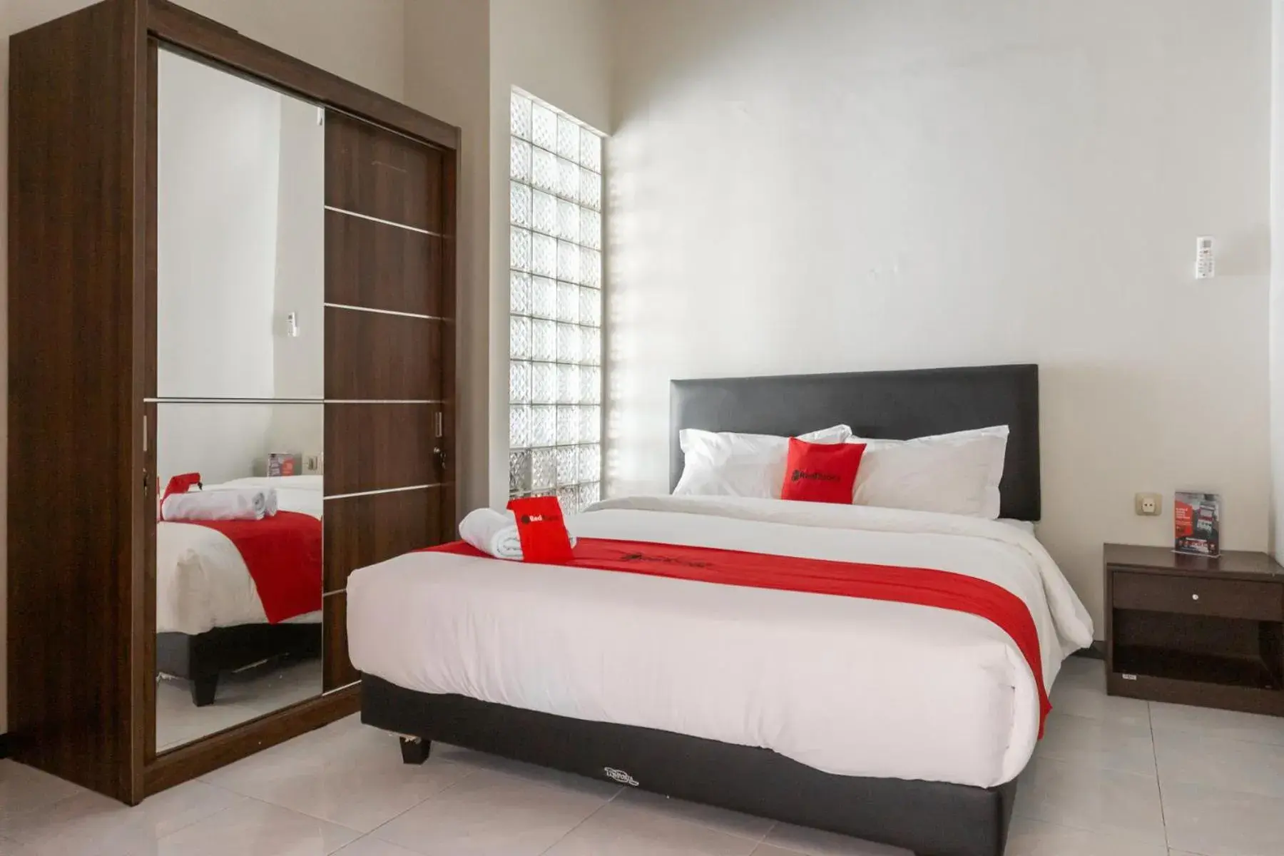 RedDoorz @ Soekarno Hatta Indah RedDoorz @ Soekarno Hatta Indah