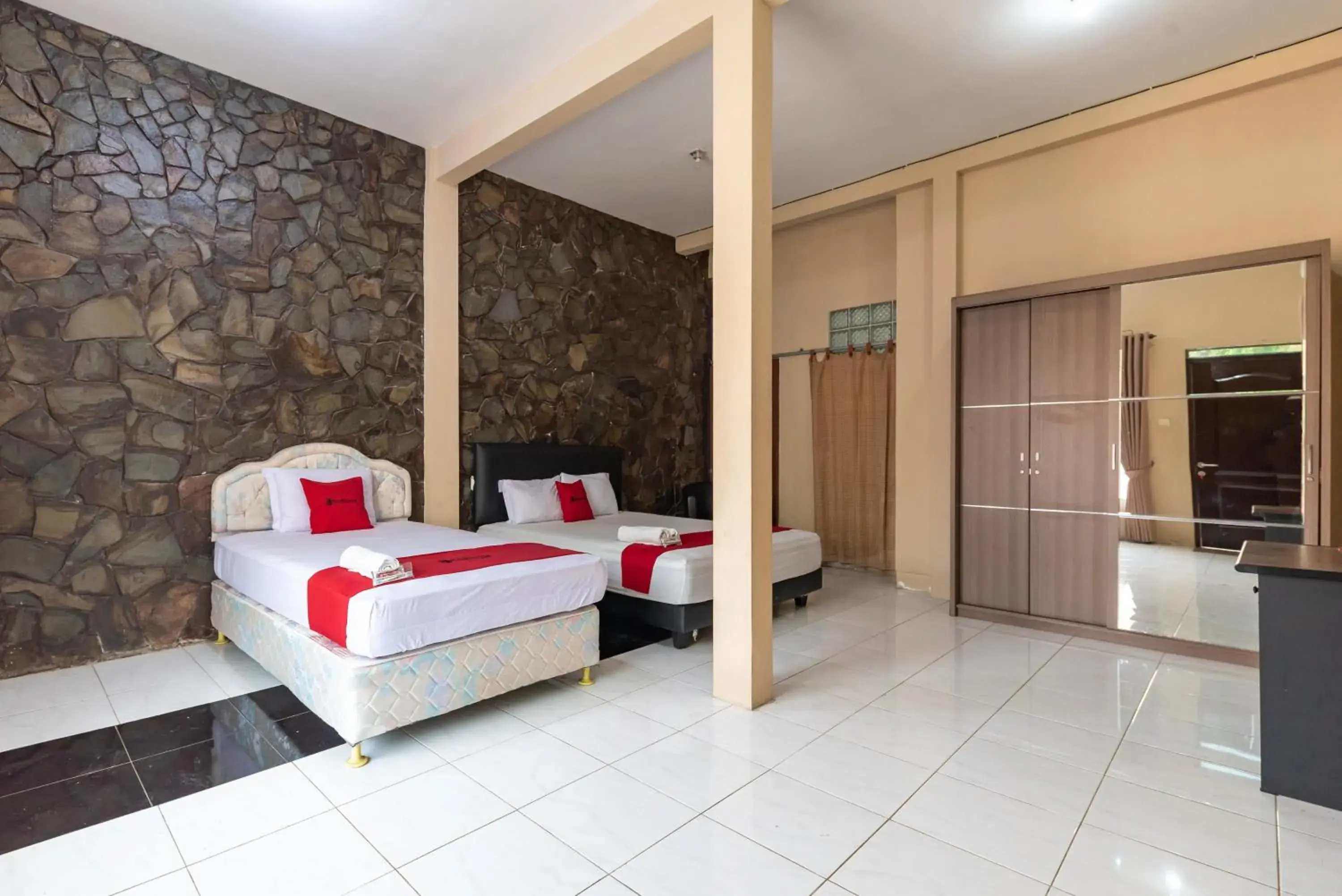 Bedroom, Bed in RedDoorz @ Soekarno Hatta Indah Bedroom, Bed in RedDoorz @ Soekarno Hatta Indah