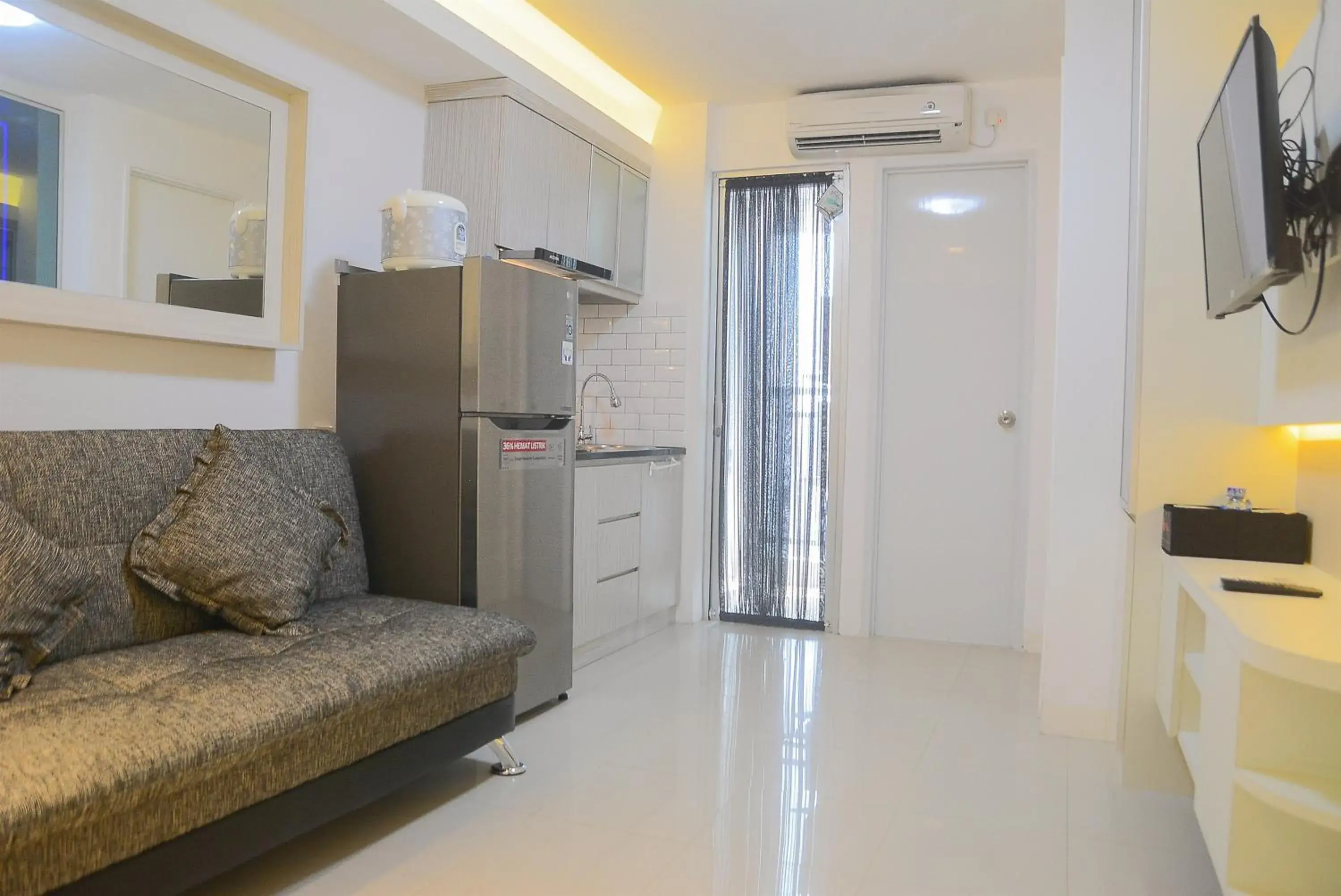 Pool View 2BR with Sofa Bed Bassura City Apartment By Travelio Pool View 2BR with Sofa Bed Bassura City Apartment By Travelio