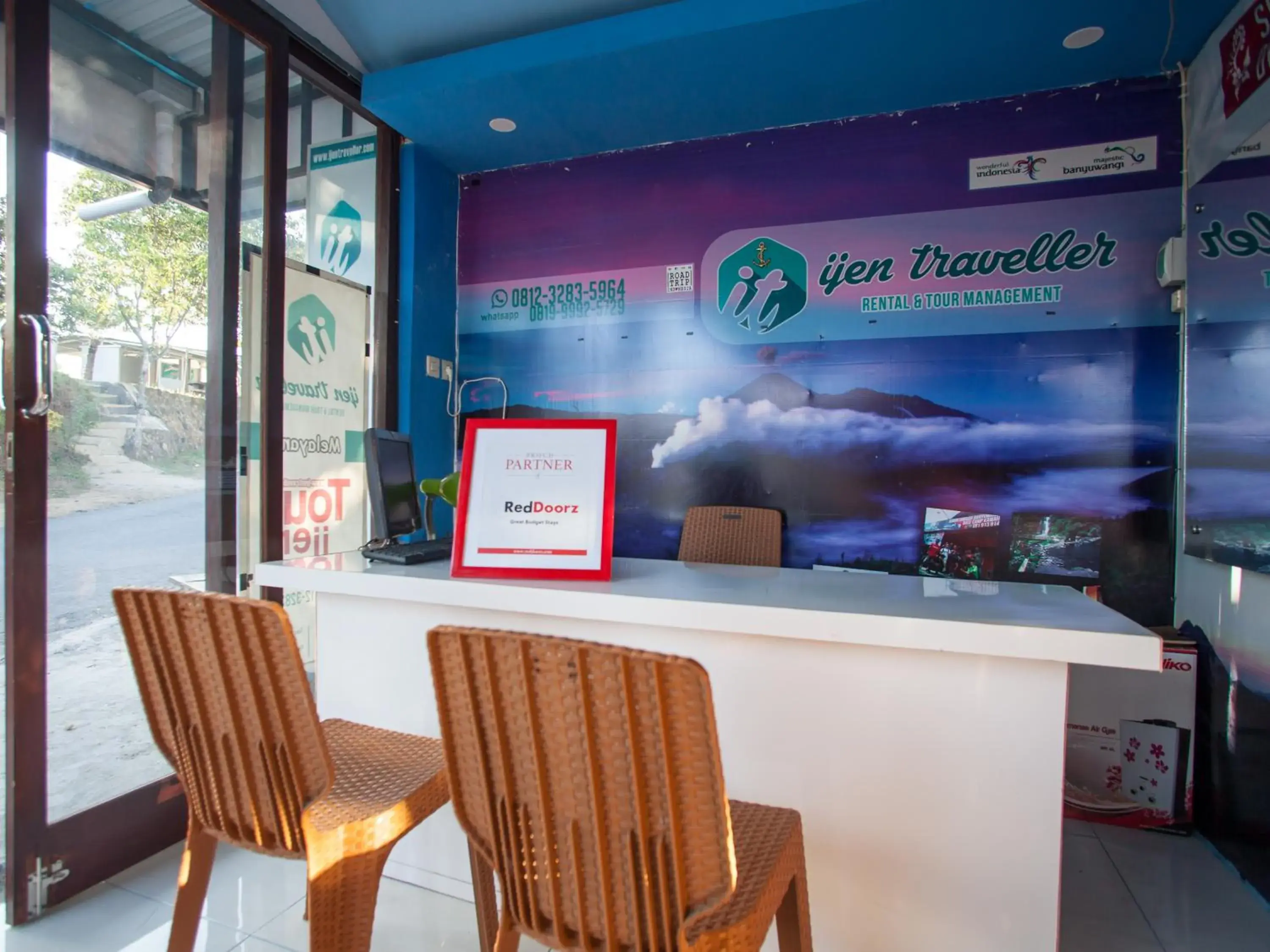 Lobby or reception in RedDoorz near Banyuwangi Kota Train Station Lobby or reception in RedDoorz near Banyuwangi Kota Train Station