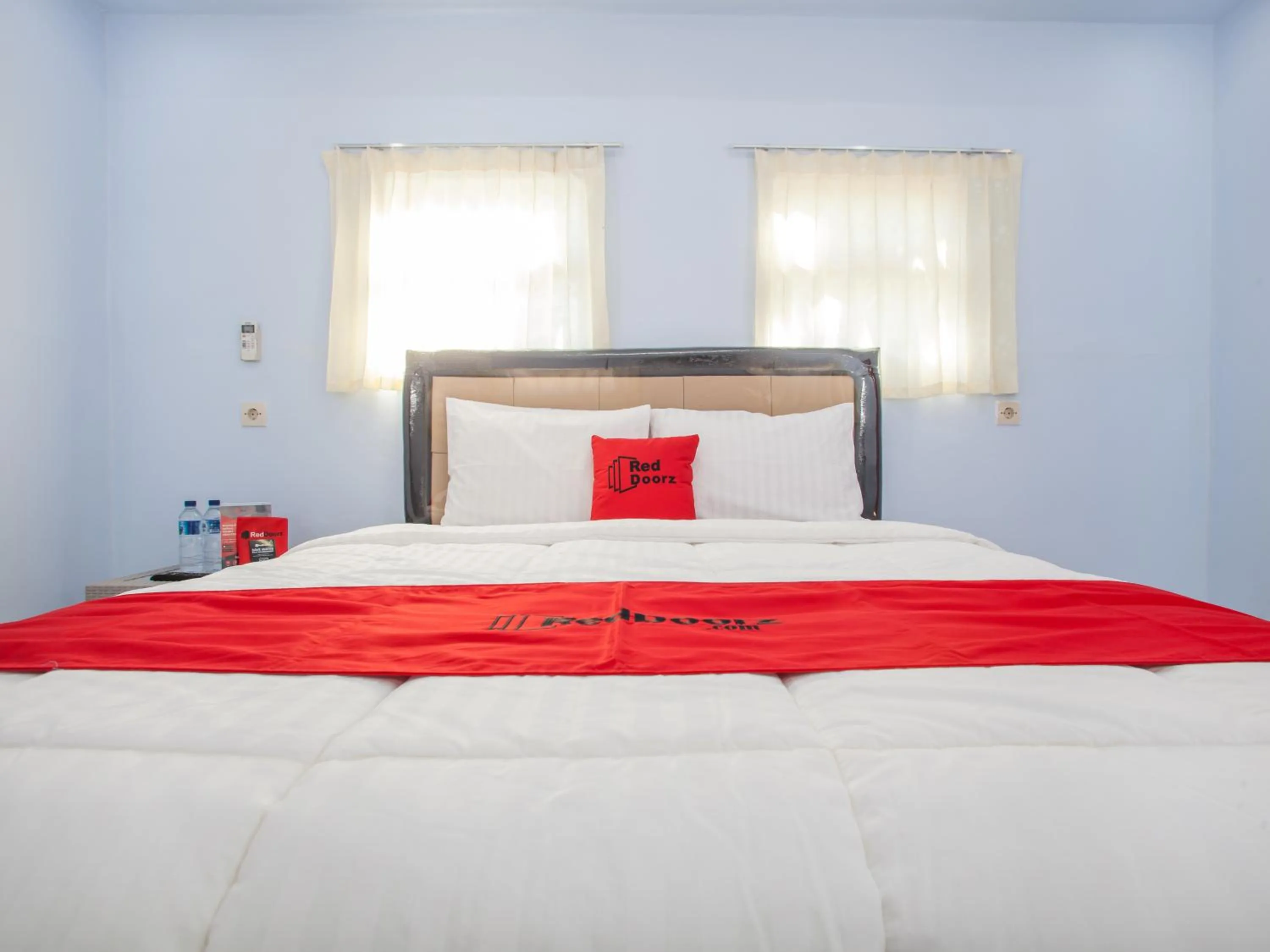 Bedroom, Bed in RedDoorz near Banyuwangi Kota Train Station