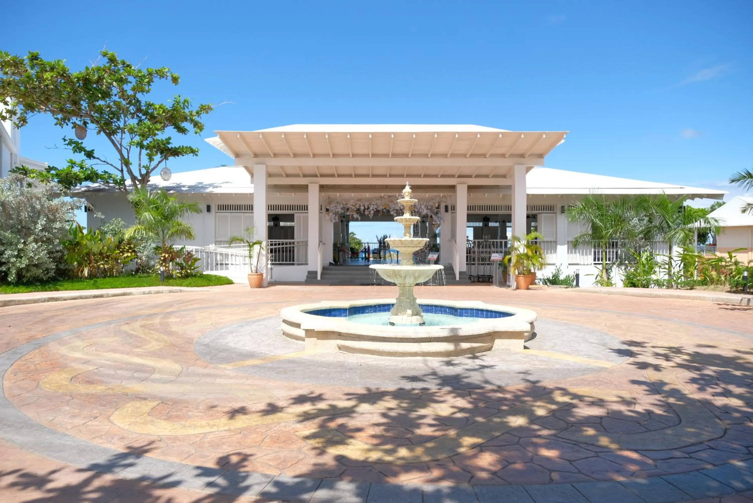 Facade/entrance in Maayo San Remigio