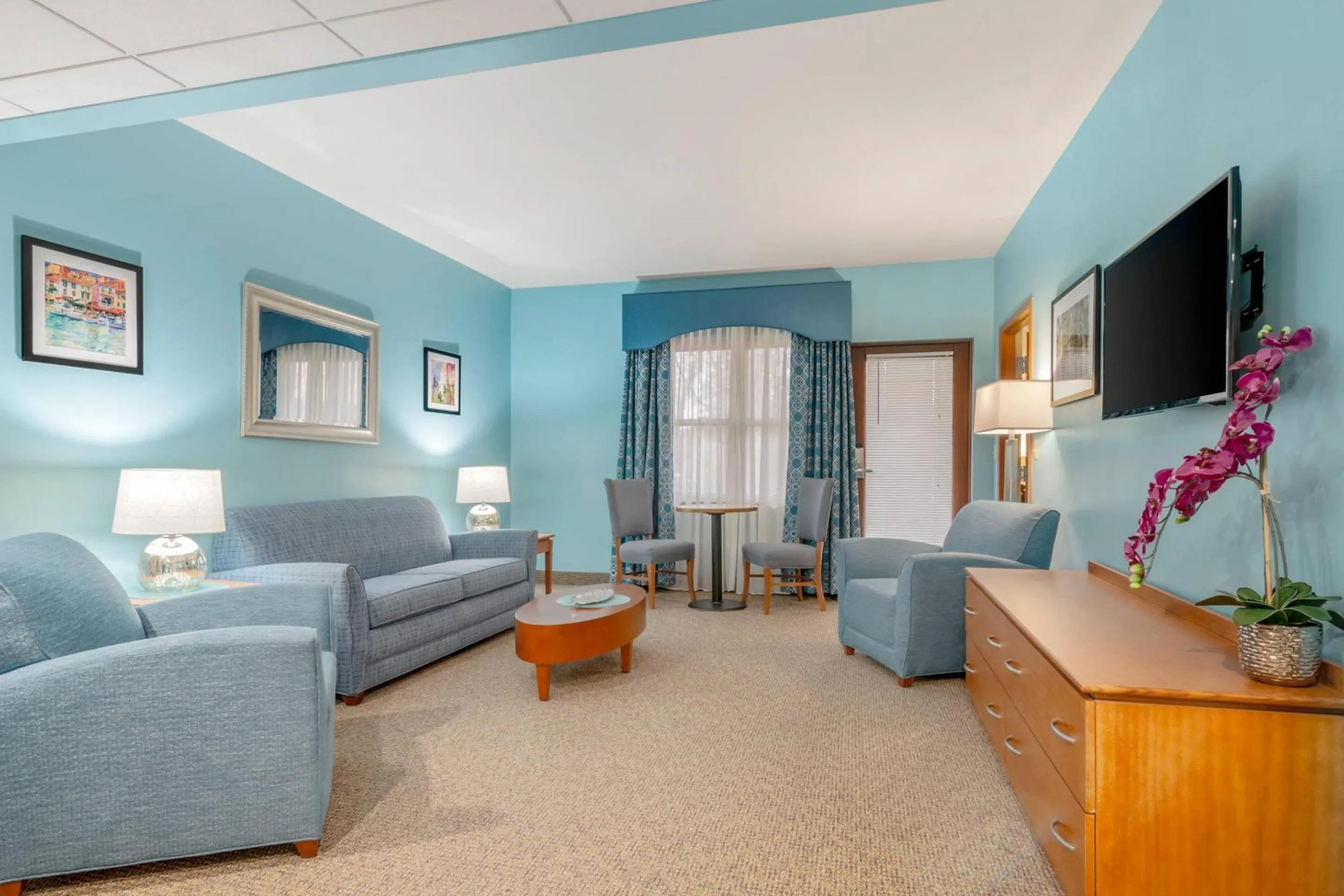 Bedroom in Unity Hotel and Conference Ctr, an Ascend Collection Hotel