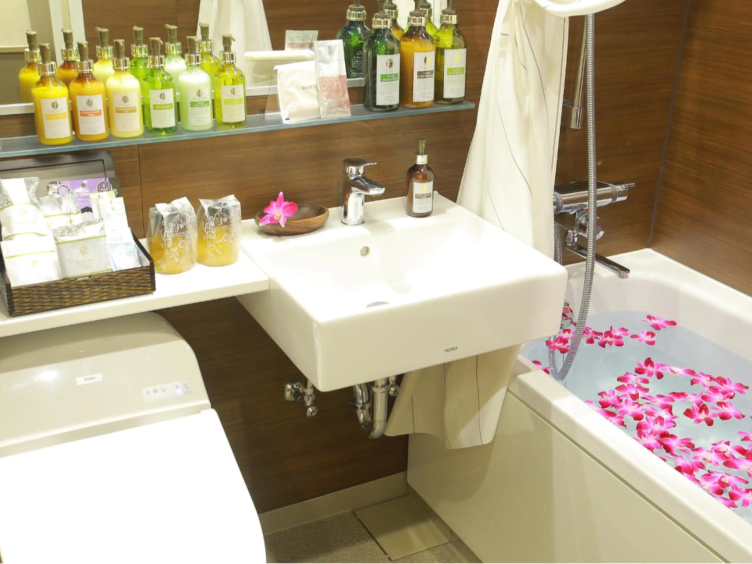 Bathroom in Hotel Petit Bali Garden Shin Okubo - Shinjuku Sta 10min walk -