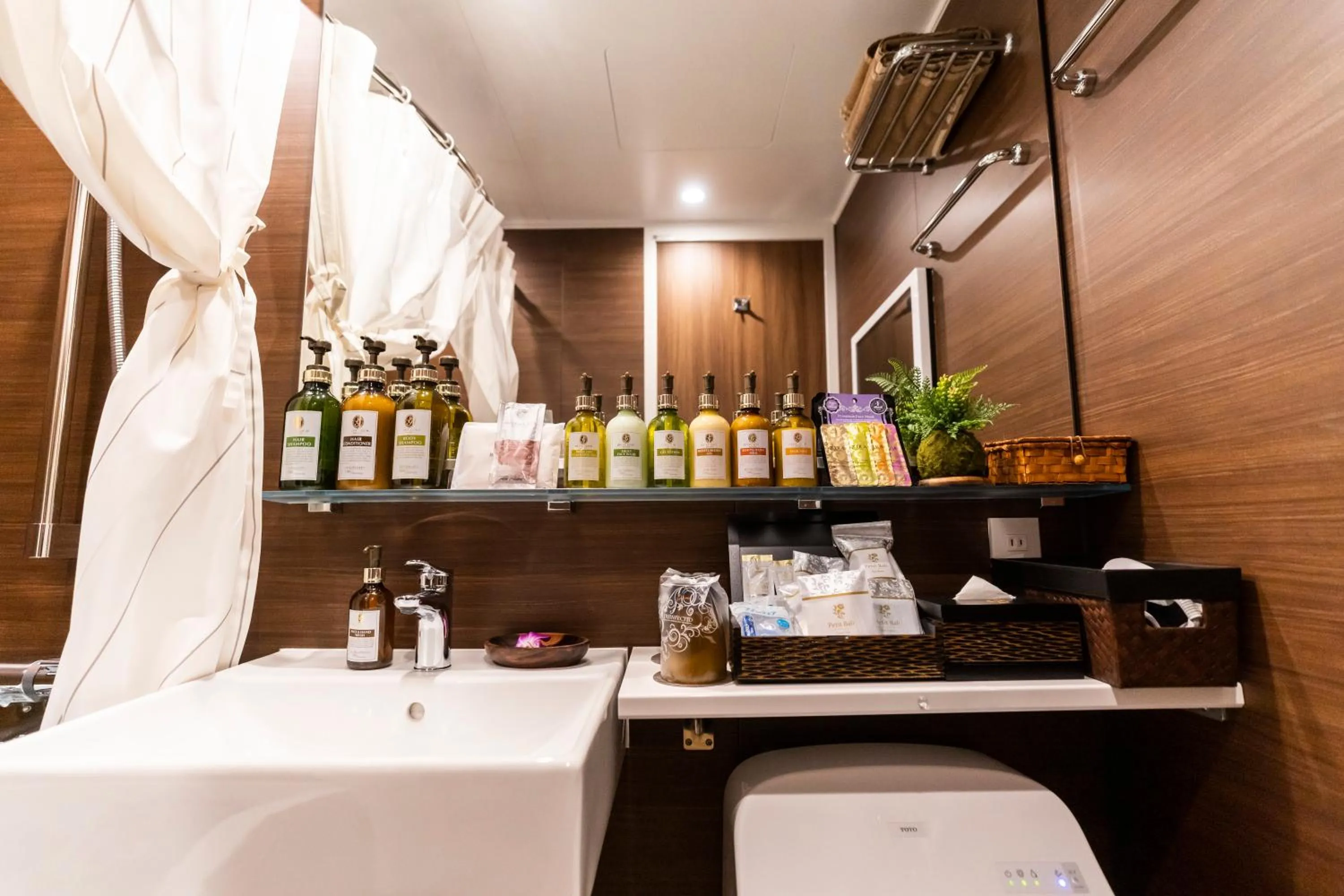 Photo of the whole room in Hotel Petit Bali Garden Shin Okubo - Shinjuku Sta 10min walk -