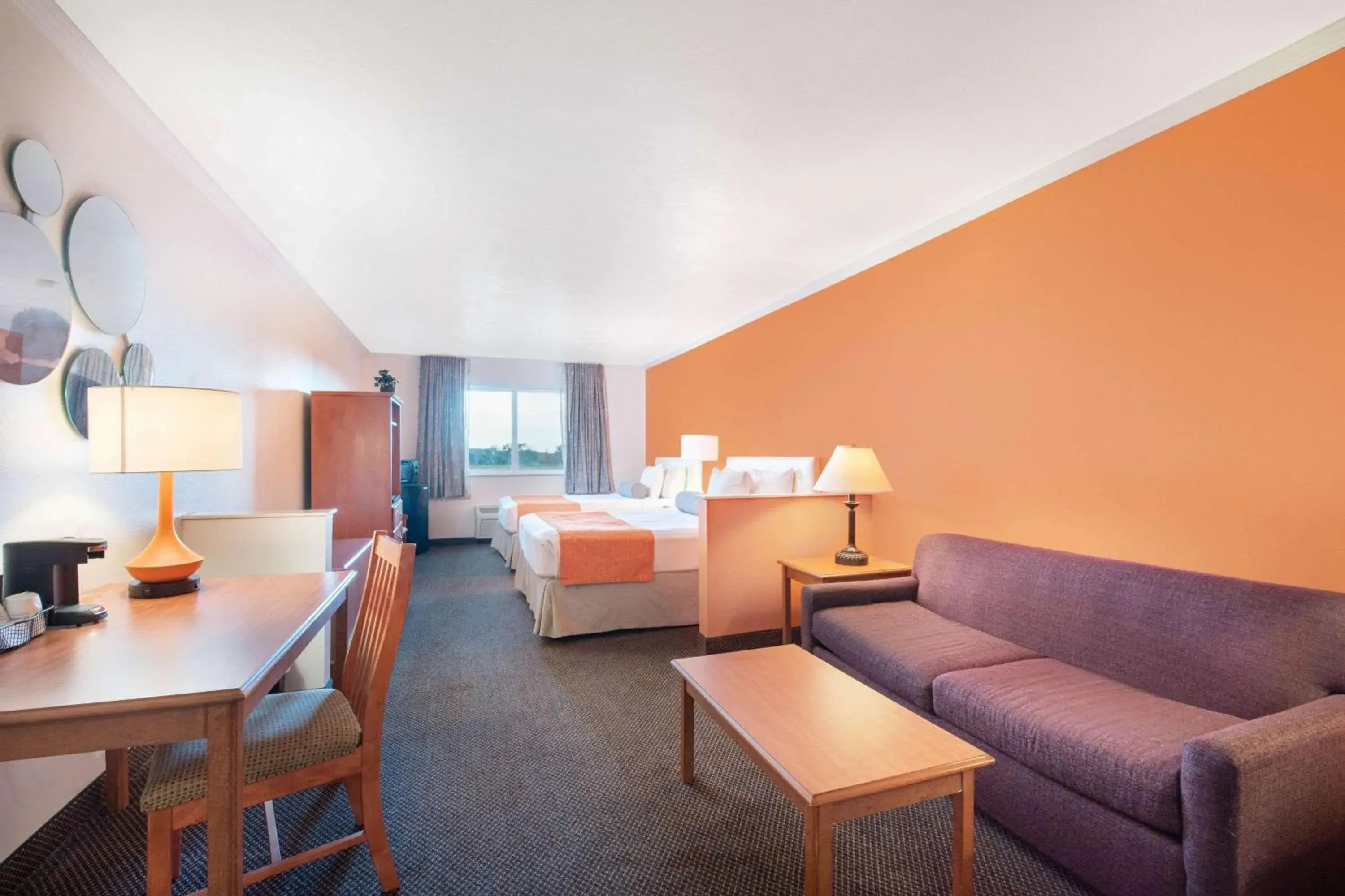 2 Queen Beds, Studio Suite, Non-Smoking in Howard Johnson by Wyndham Oacoma Hotel & Suites 2 Queen Beds, Studio Suite, Non-Smoking in Howard Johnson by Wyndham Oacoma Hotel & Suites