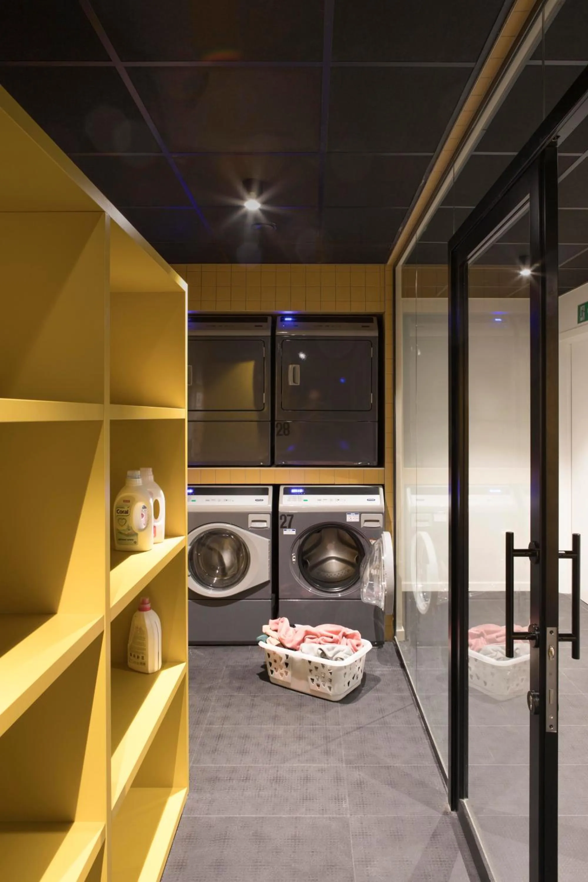 washing machine, Bed in ROXI The Urban Residence Brussels