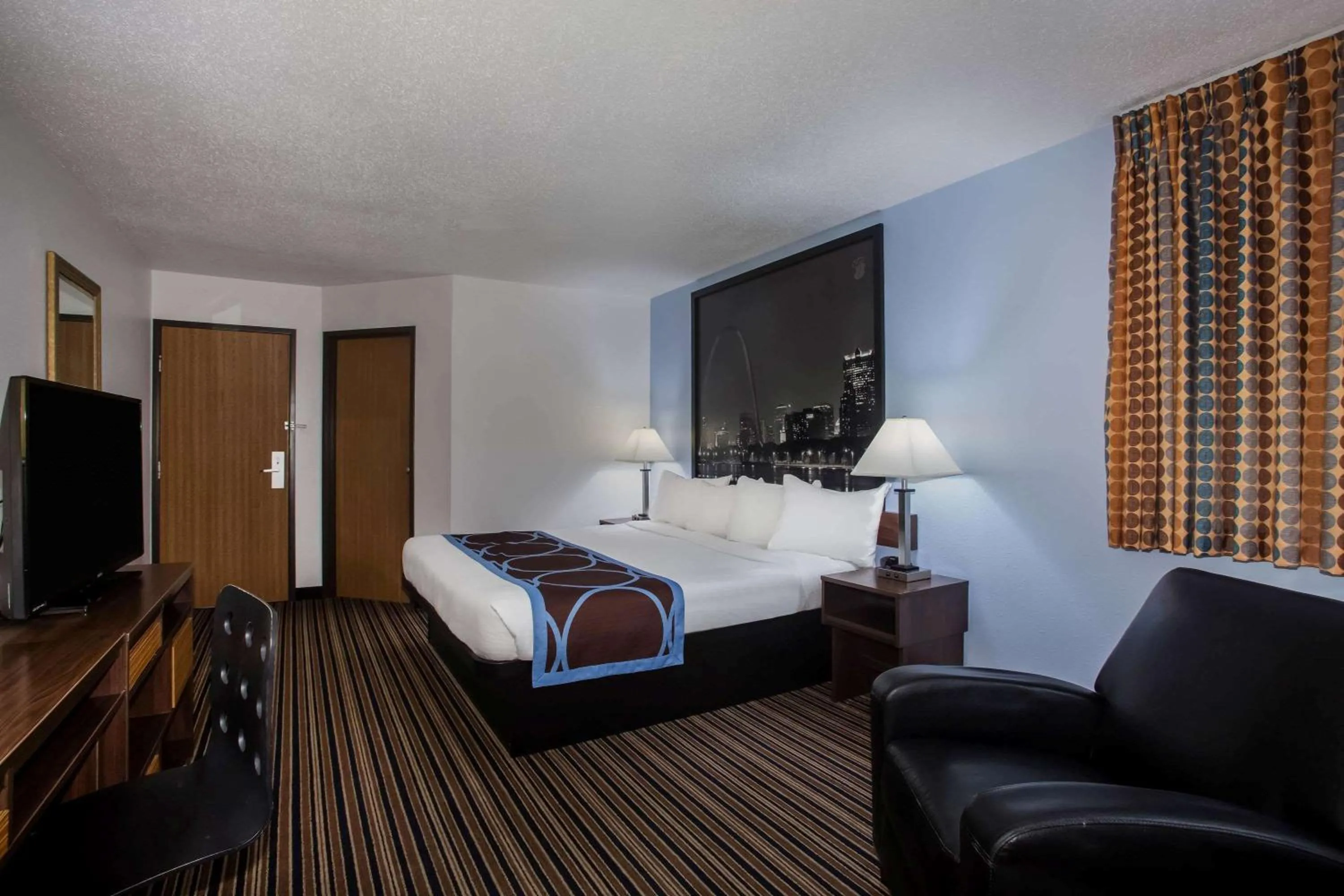 Photo of the whole room, Bed in Super 8 by Wyndham Washington