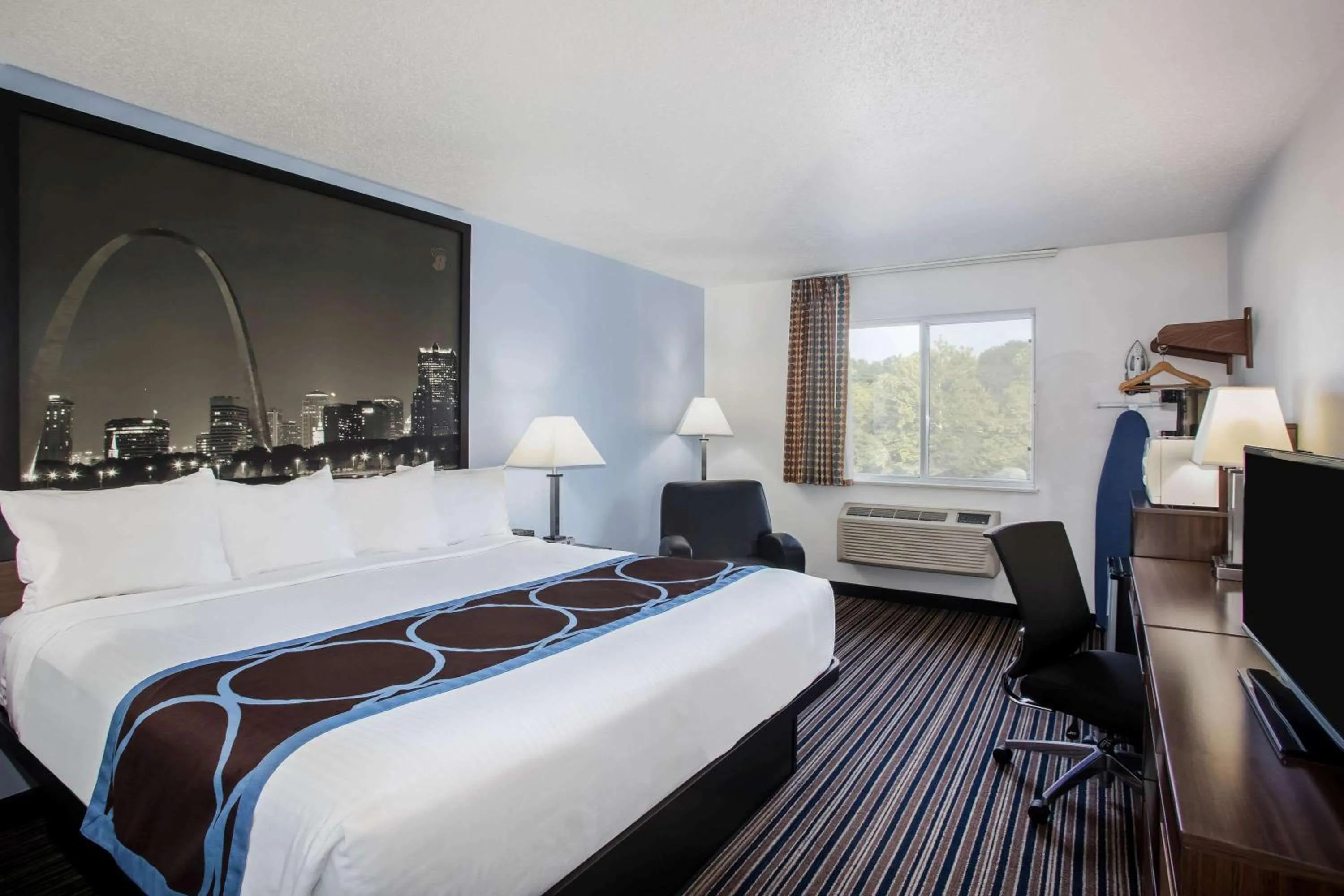 Photo of the whole room, Bed in Super 8 by Wyndham Washington