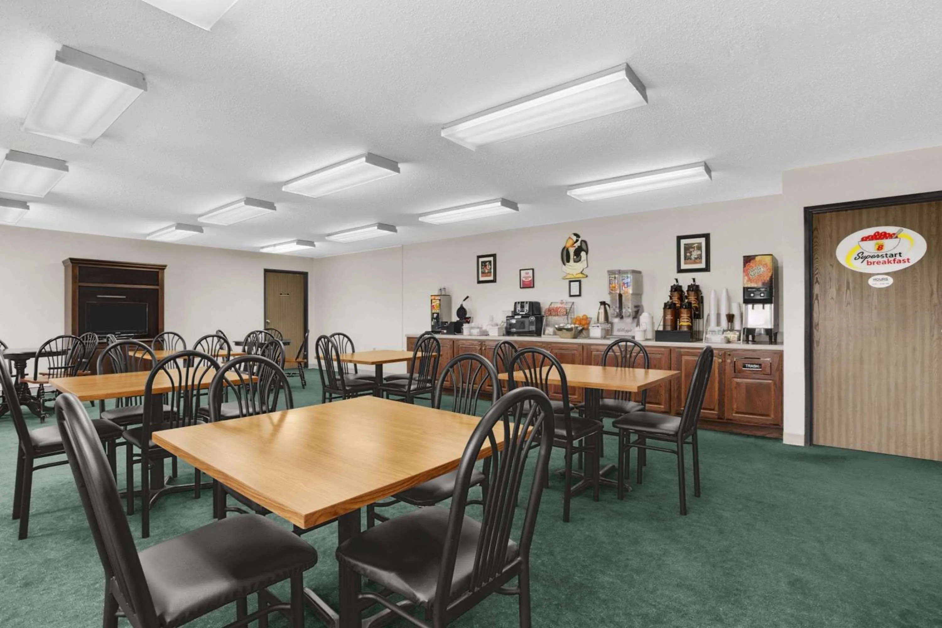 Restaurant/places to eat in Super 8 by Wyndham Washington