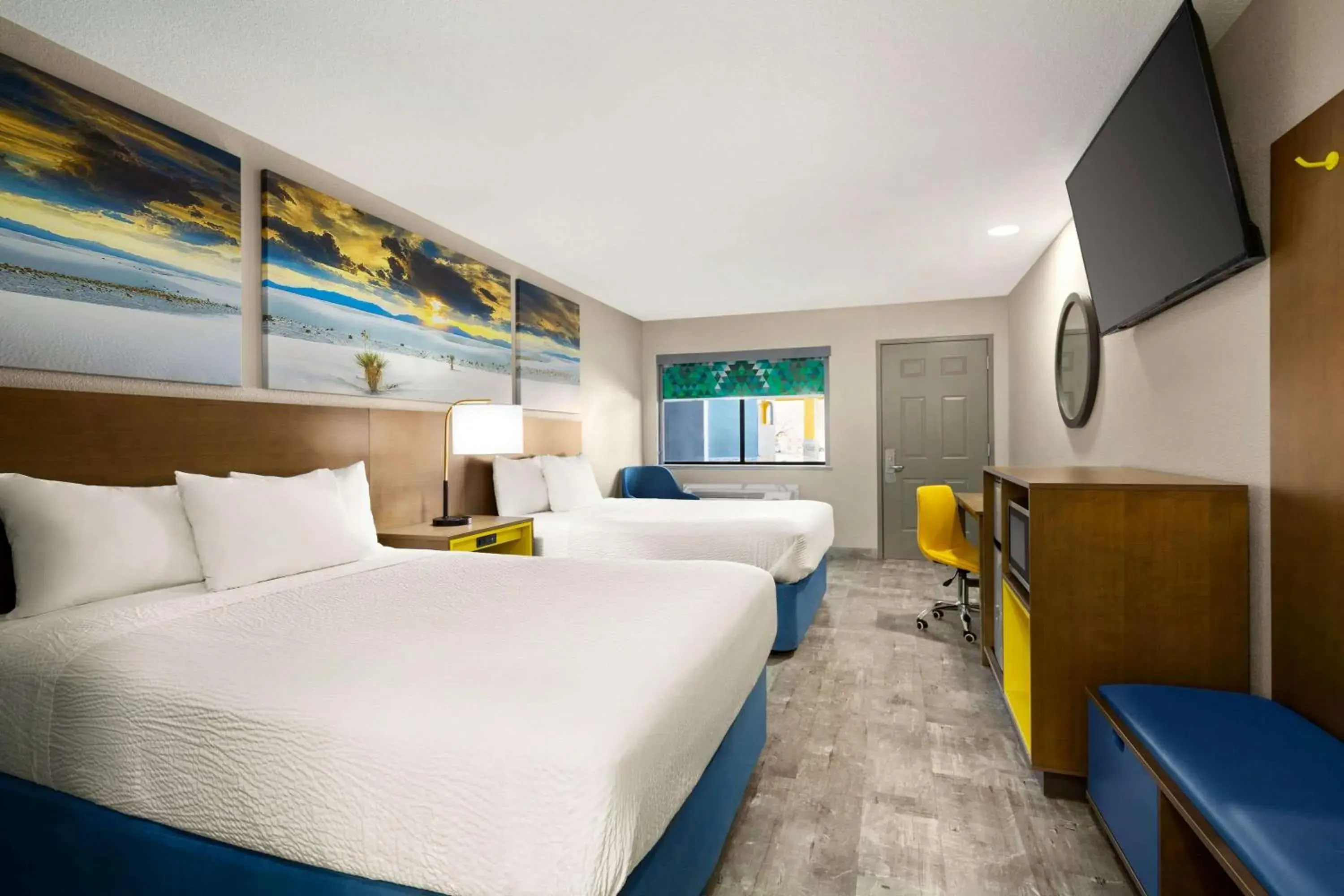 Photo of the whole room, Bed in Days Inn by Wyndham Ruidoso Downs Photo of the whole room, Bed in Days Inn by Wyndham Ruidoso Downs