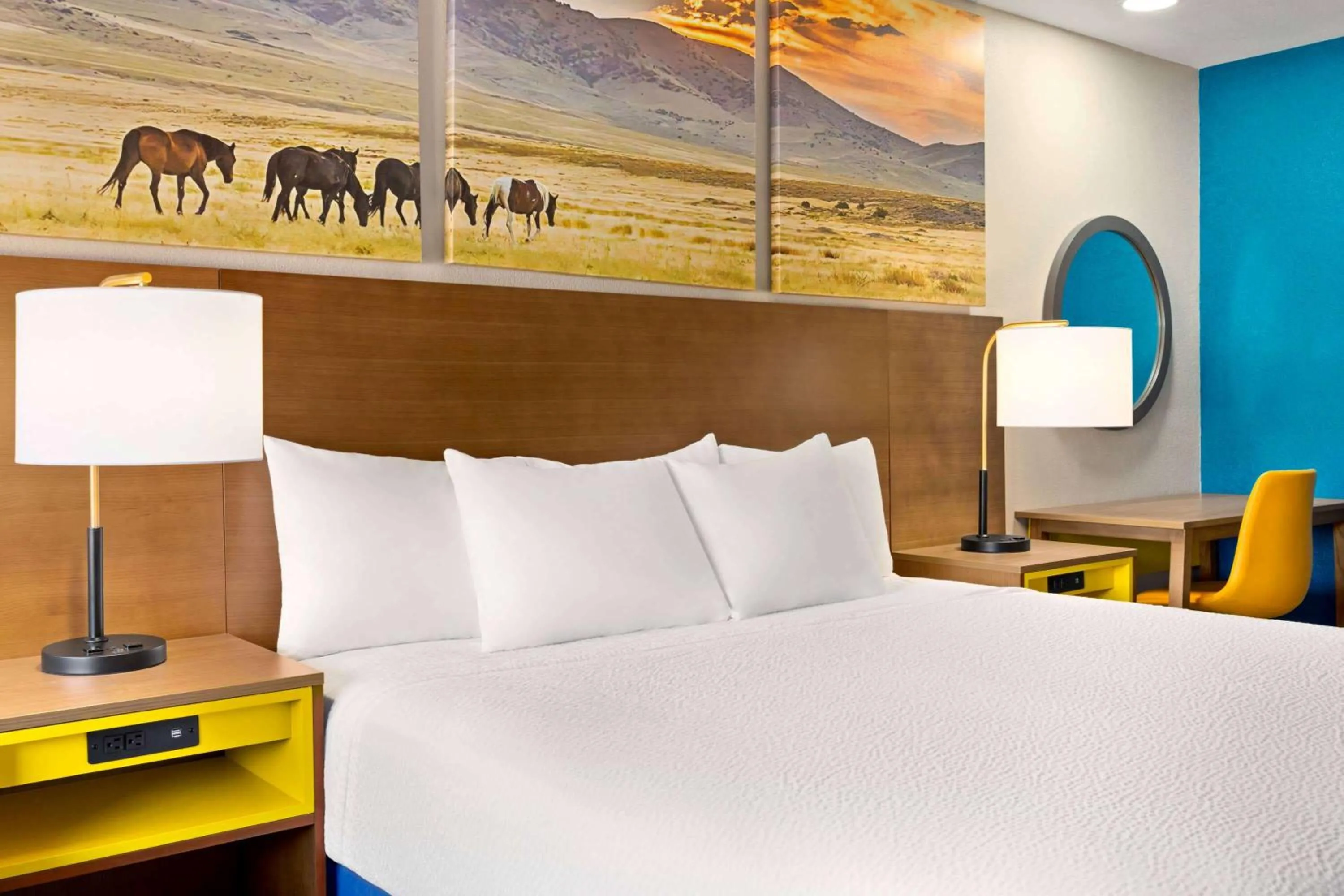 Photo of the whole room, Bed in Days Inn by Wyndham Ruidoso Downs