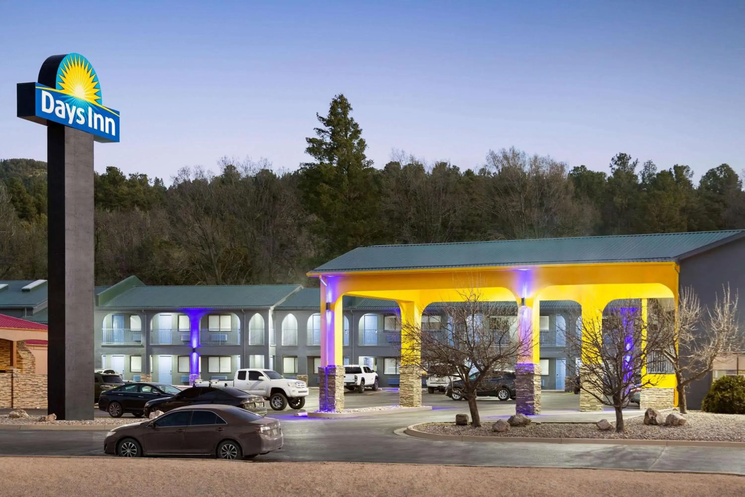 Property building in Days Inn by Wyndham Ruidoso Downs Property building in Days Inn by Wyndham Ruidoso Downs