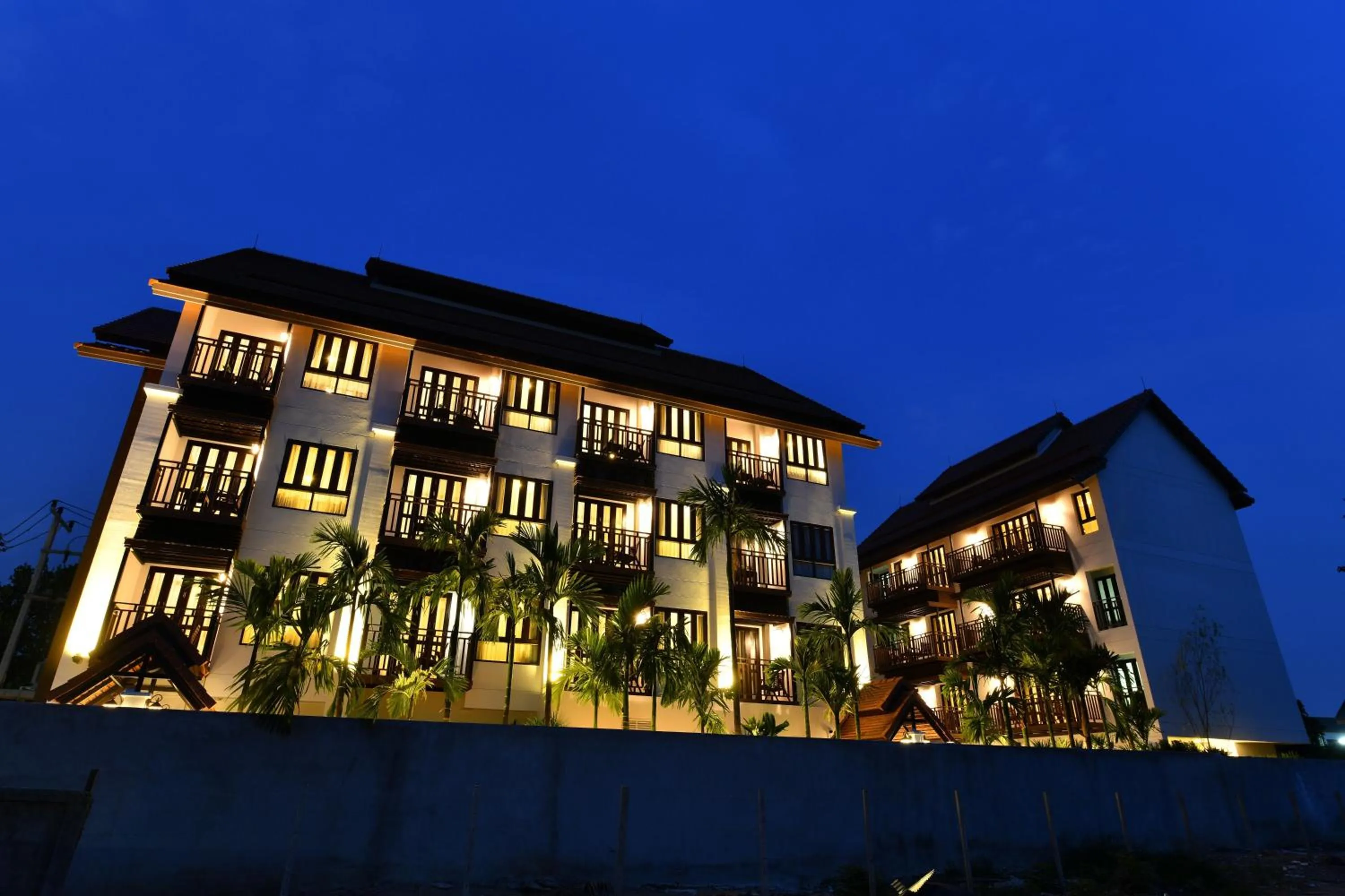 Property building in El Barrio Lanna