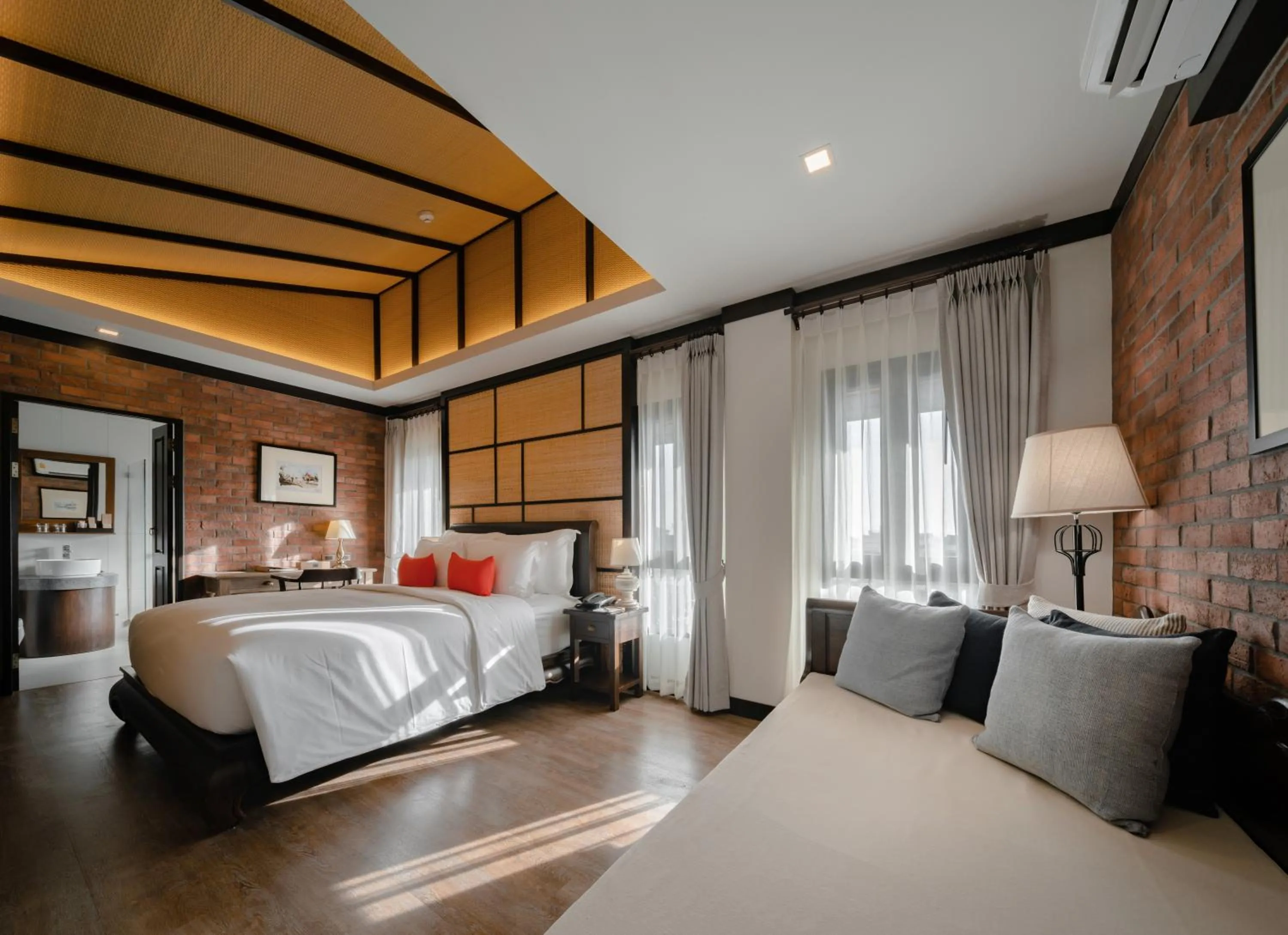 Photo of the whole room, Bed in El Barrio Lanna