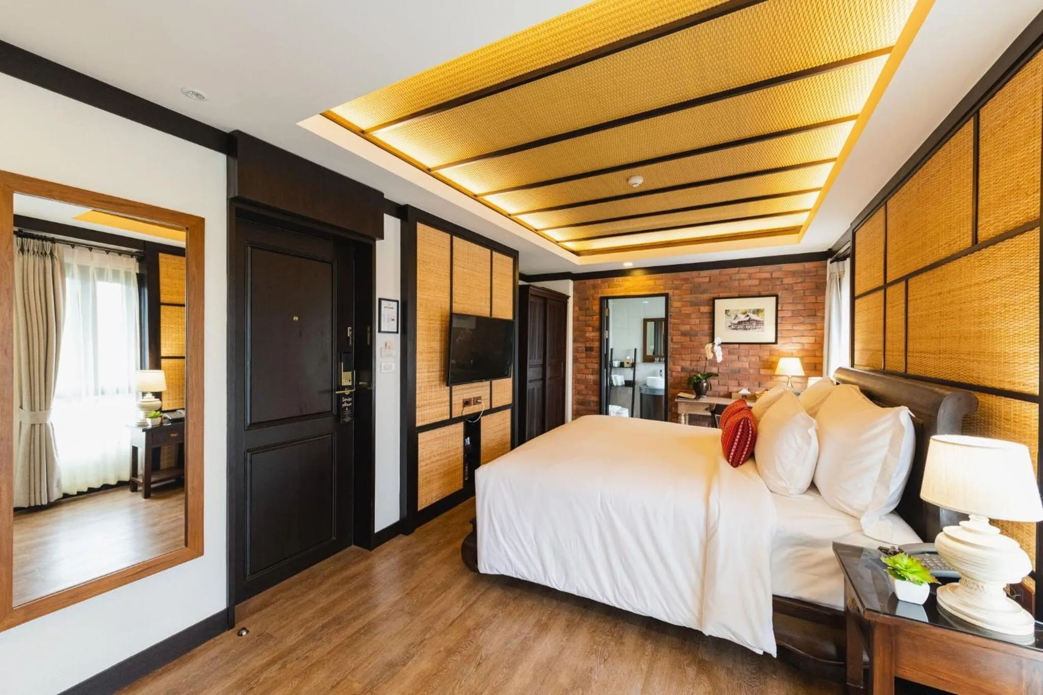 Photo of the whole room, Bed in El Barrio Lanna