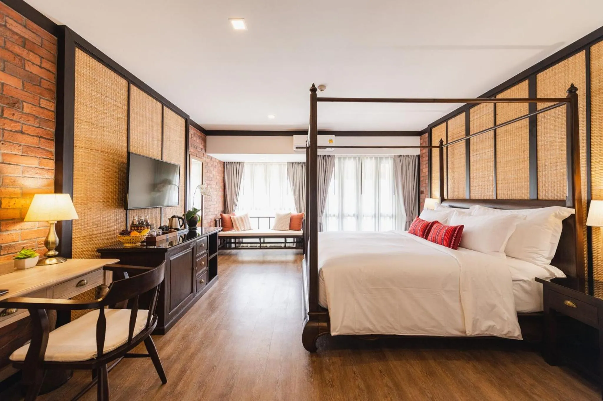 Photo of the whole room, Bed in El Barrio Lanna