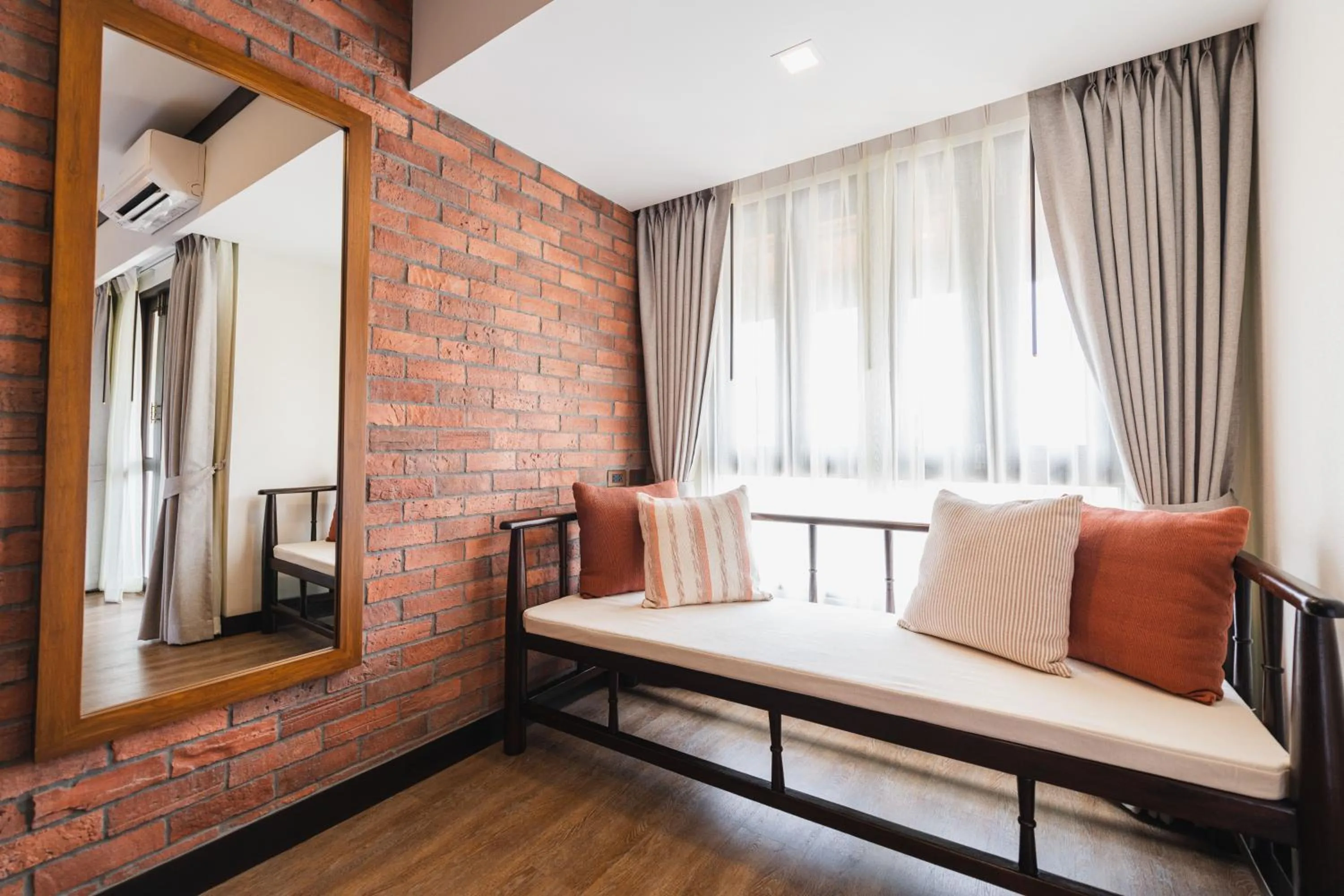 Seating area, Bed in El Barrio Lanna