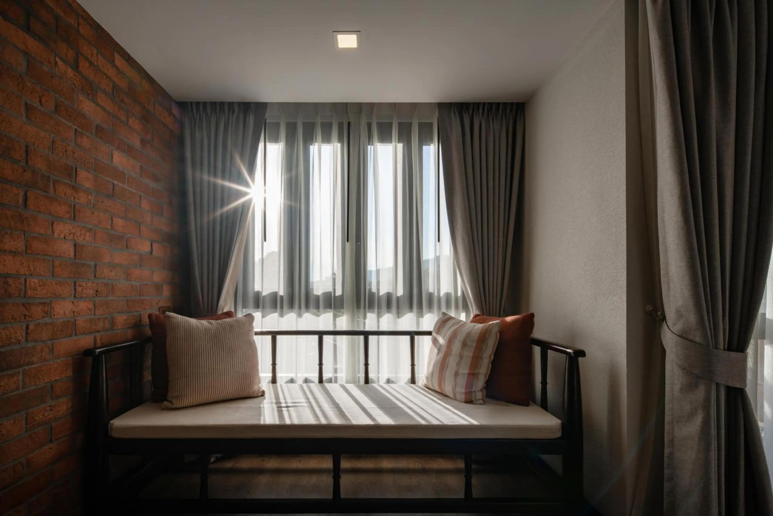 Seating area, Bed in El Barrio Lanna