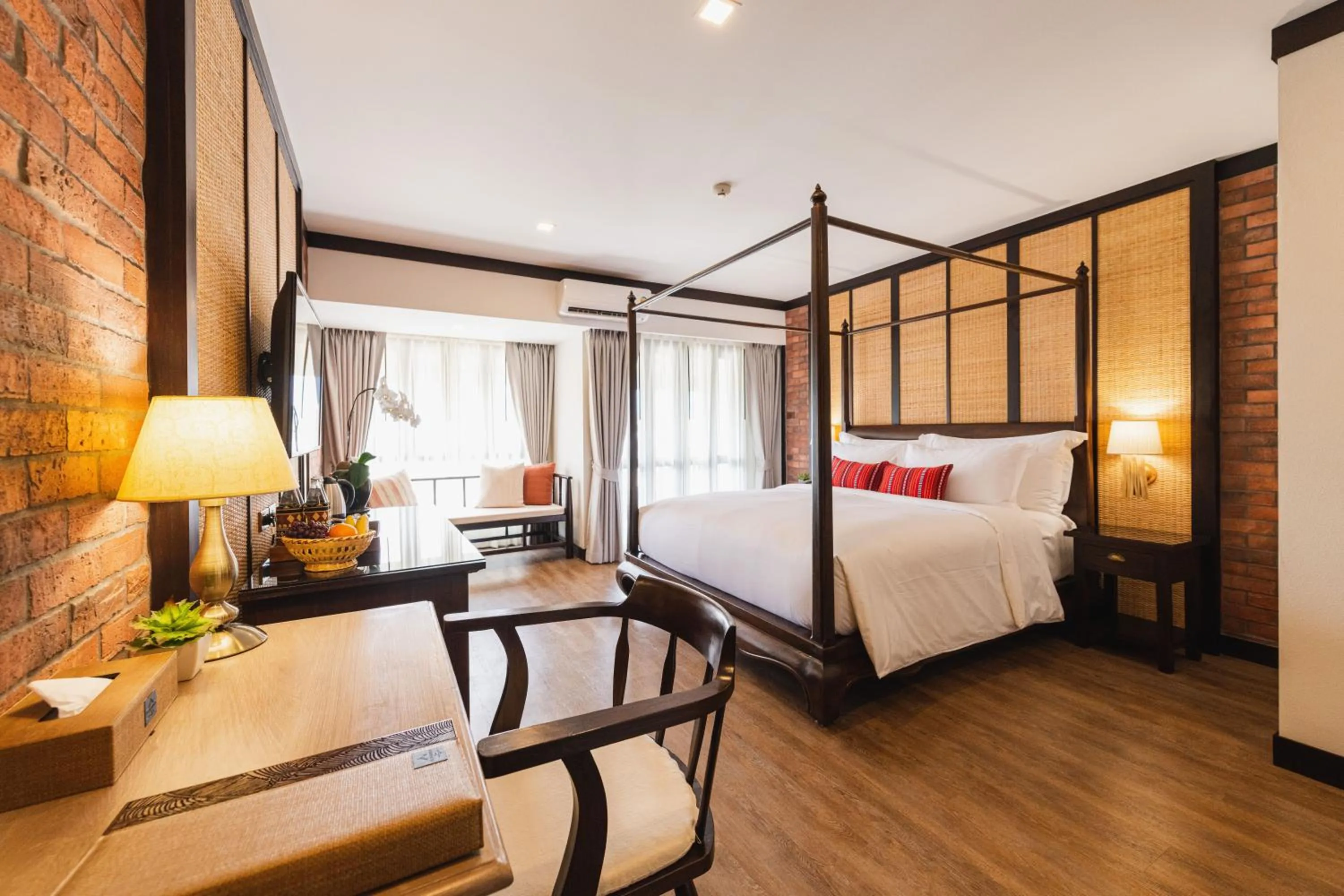 Photo of the whole room, Bed in El Barrio Lanna