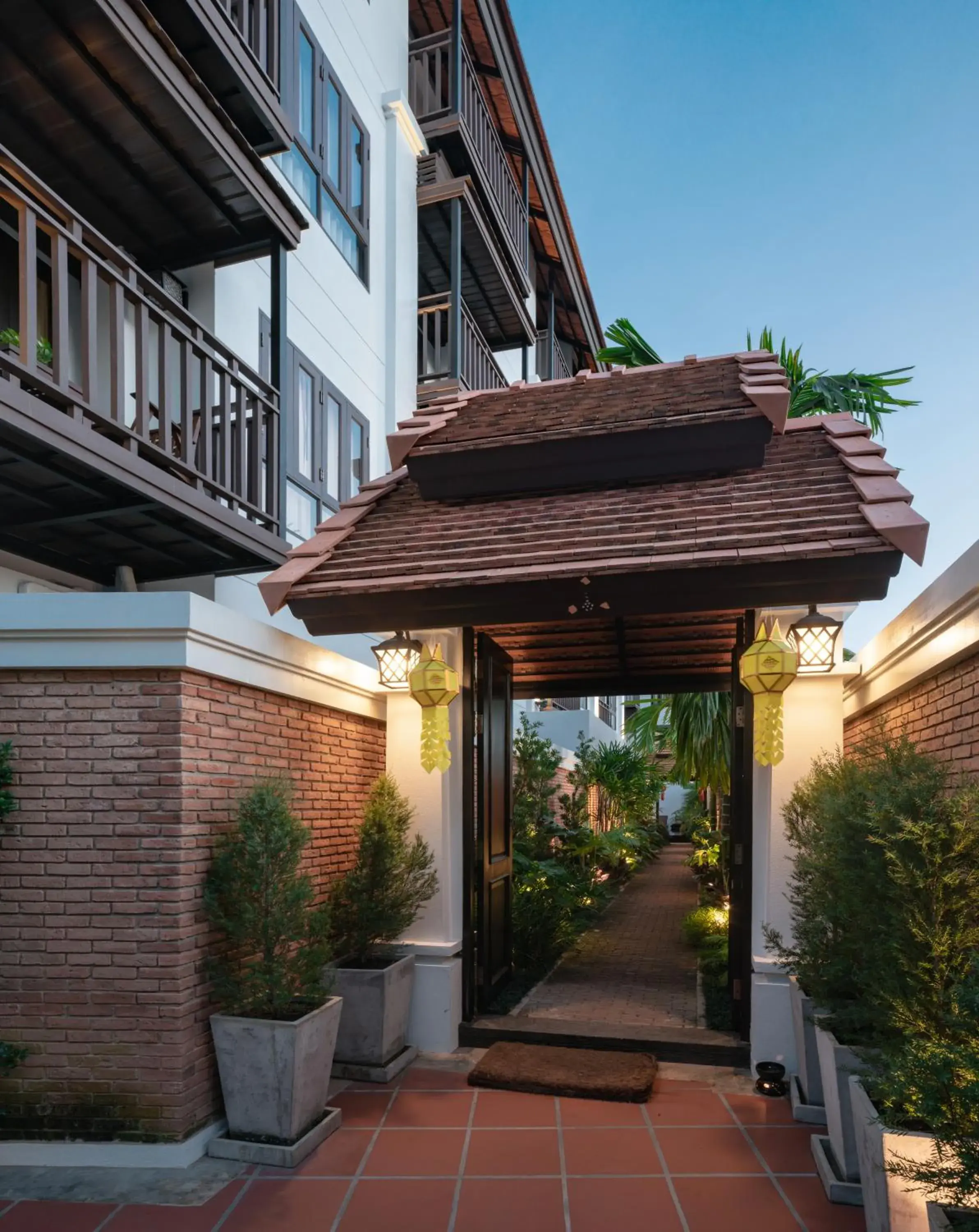 Facade/entrance in El Barrio Lanna Facade/entrance in El Barrio Lanna