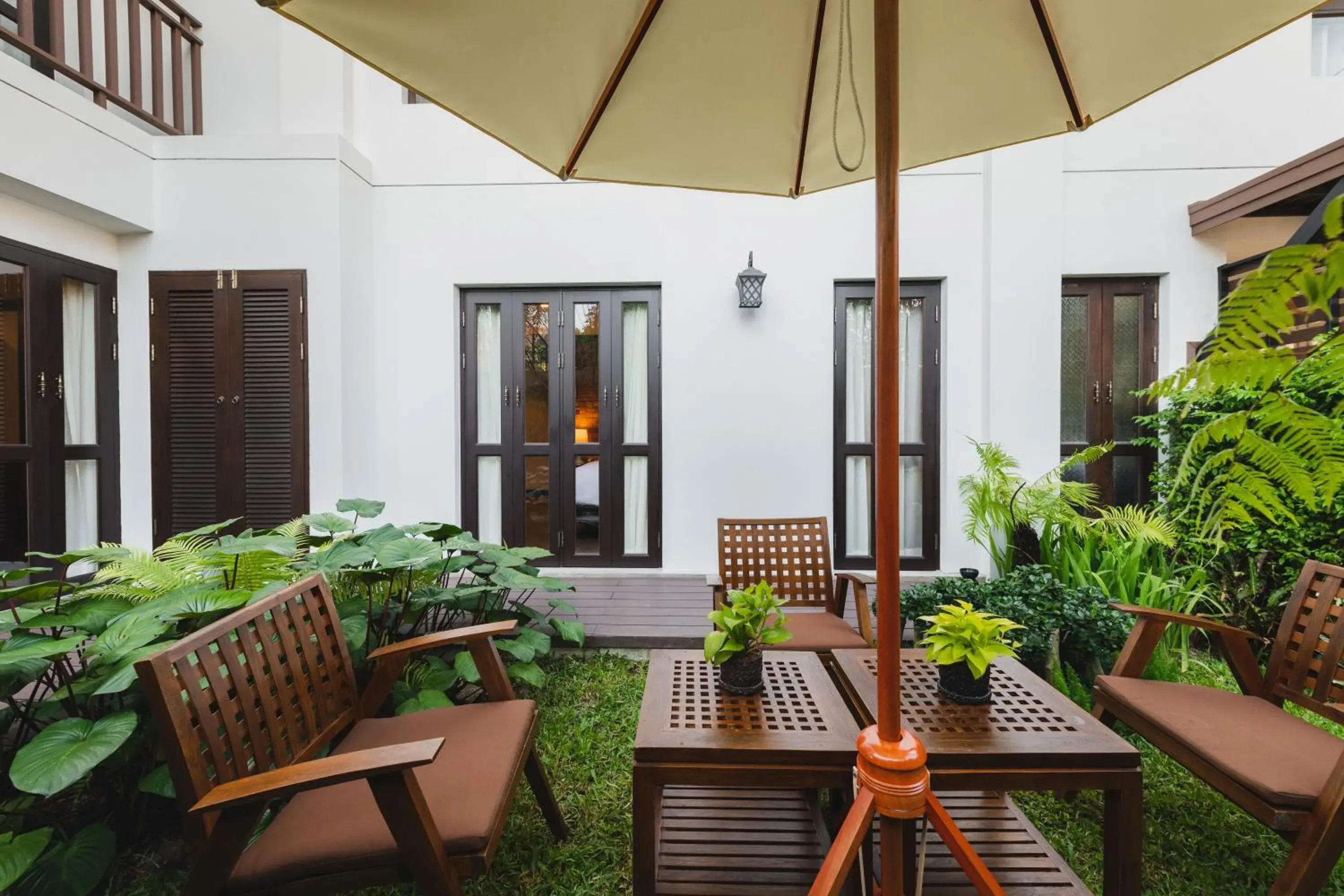 Facade/entrance in El Barrio Lanna Facade/entrance in El Barrio Lanna