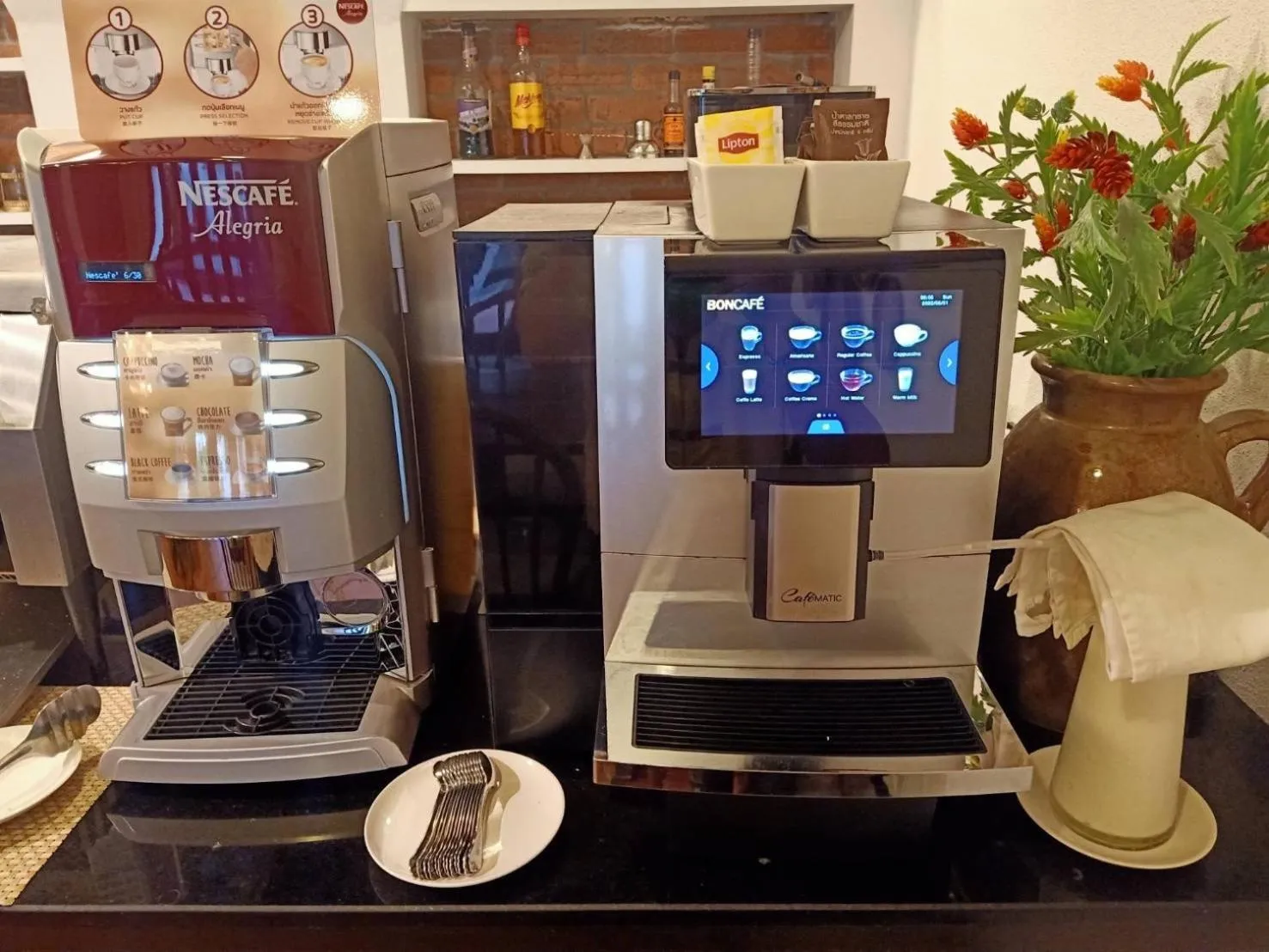 Continental breakfast in El Barrio Lanna